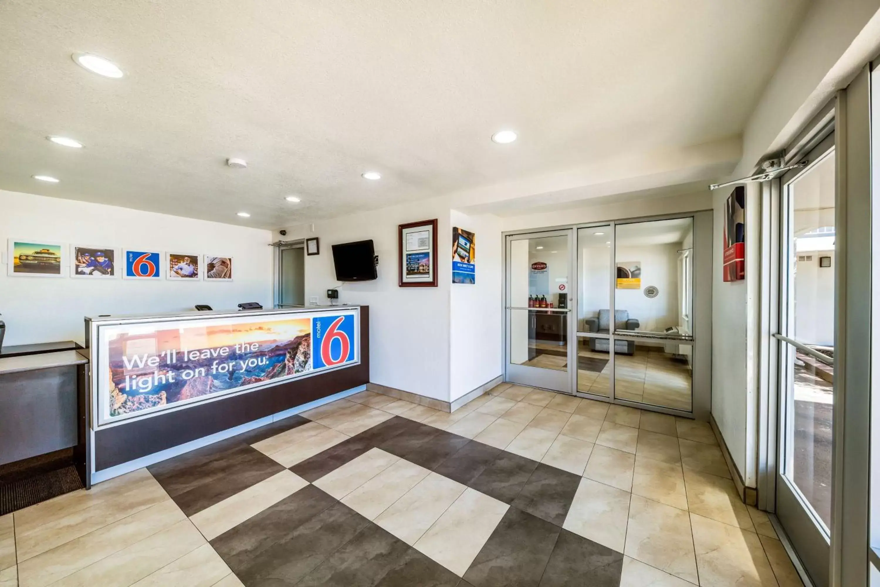 Lobby or reception, Lobby/Reception in Motel 6-Dallas, TX - Farmers Branch