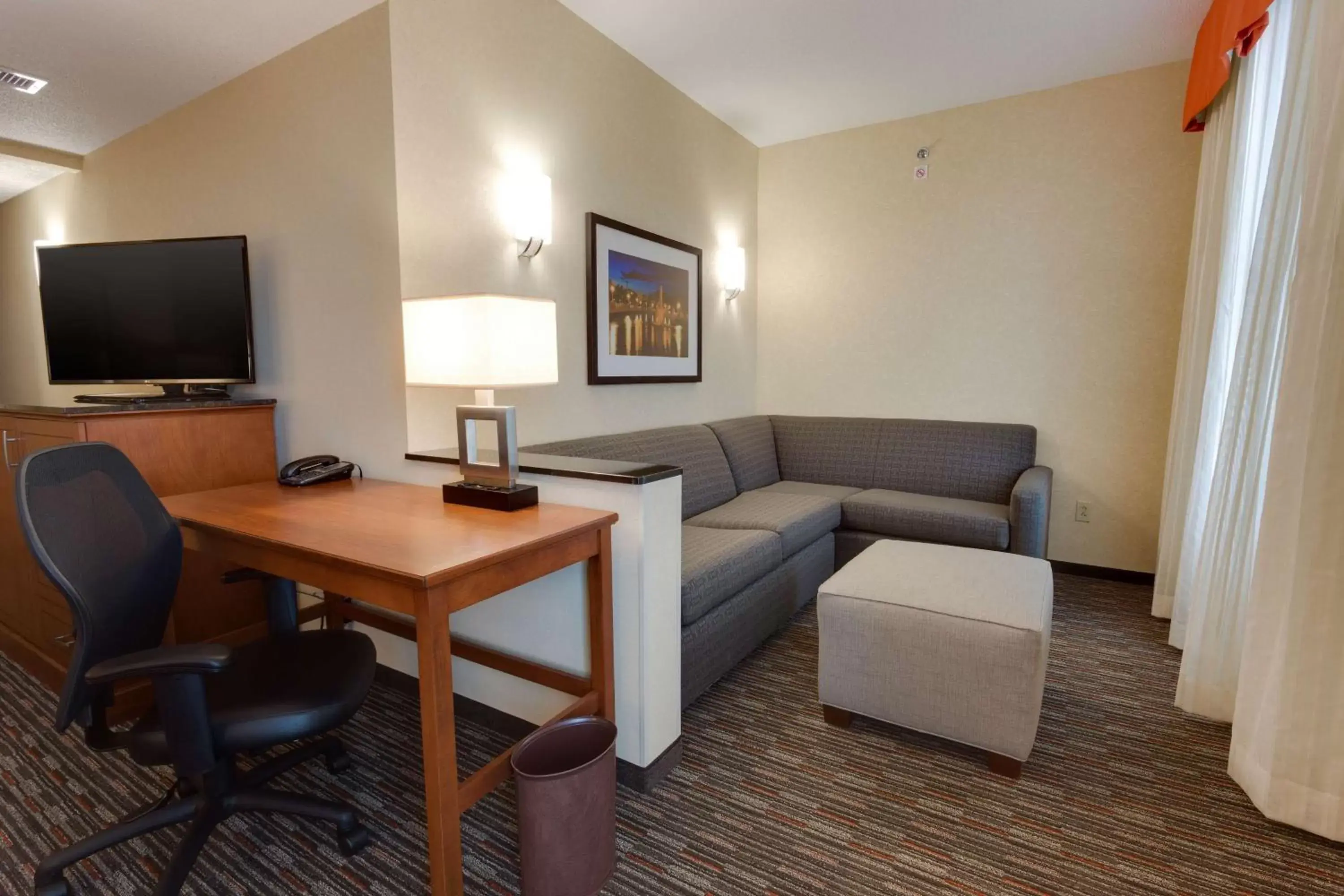 Photo of the whole room, Seating Area in Drury Inn & Suites Fort Myers Airport FGCU