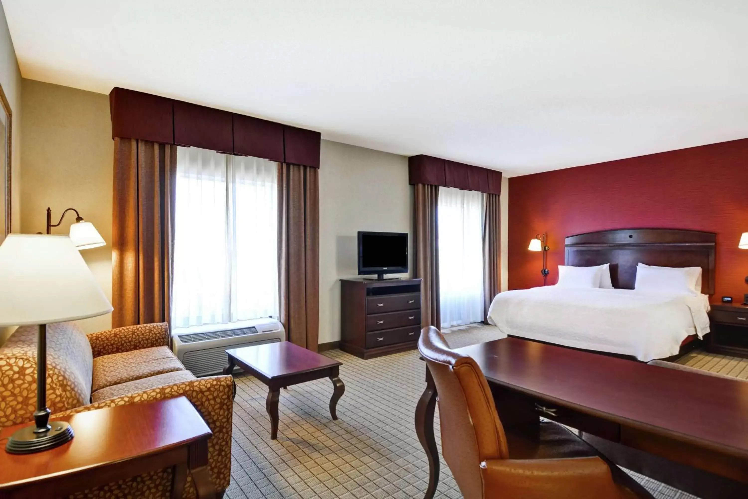 Bedroom in Hampton Inn and Suites Peoria at Grand Prairie
