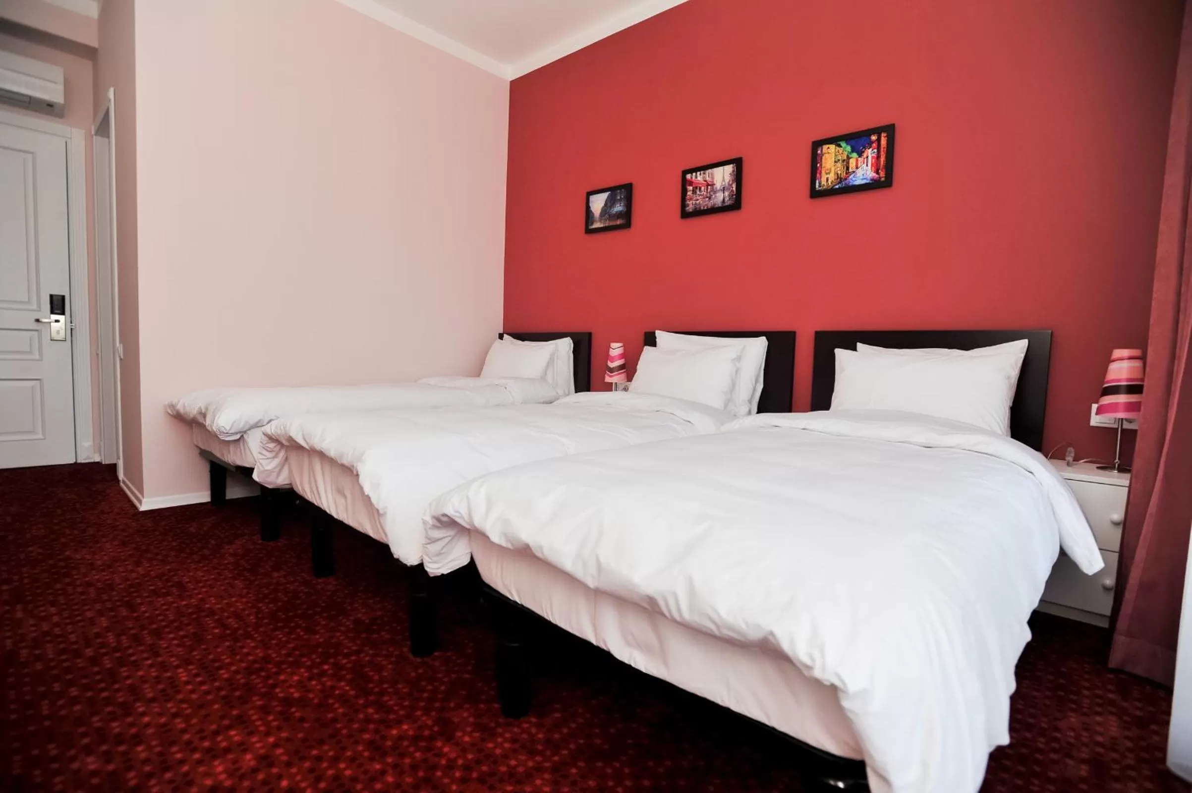 Decorative detail, Bed in Piazza Four Colours