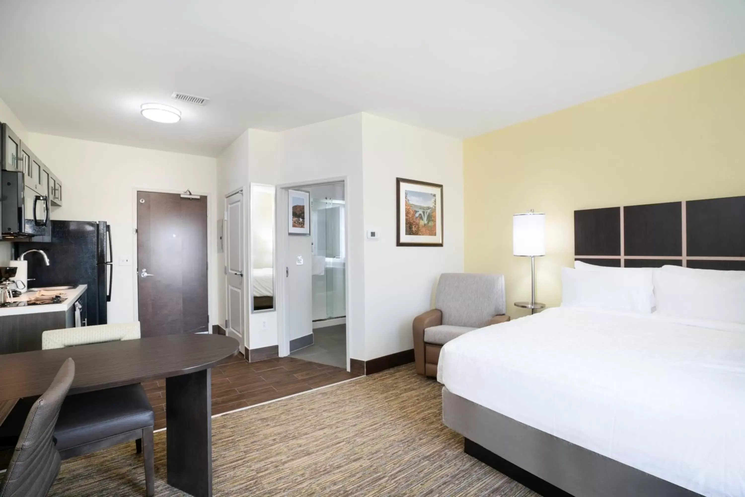 Photo of the whole room, Bed in Candlewood Suites - Nashville - Franklin, an IHG Hotel