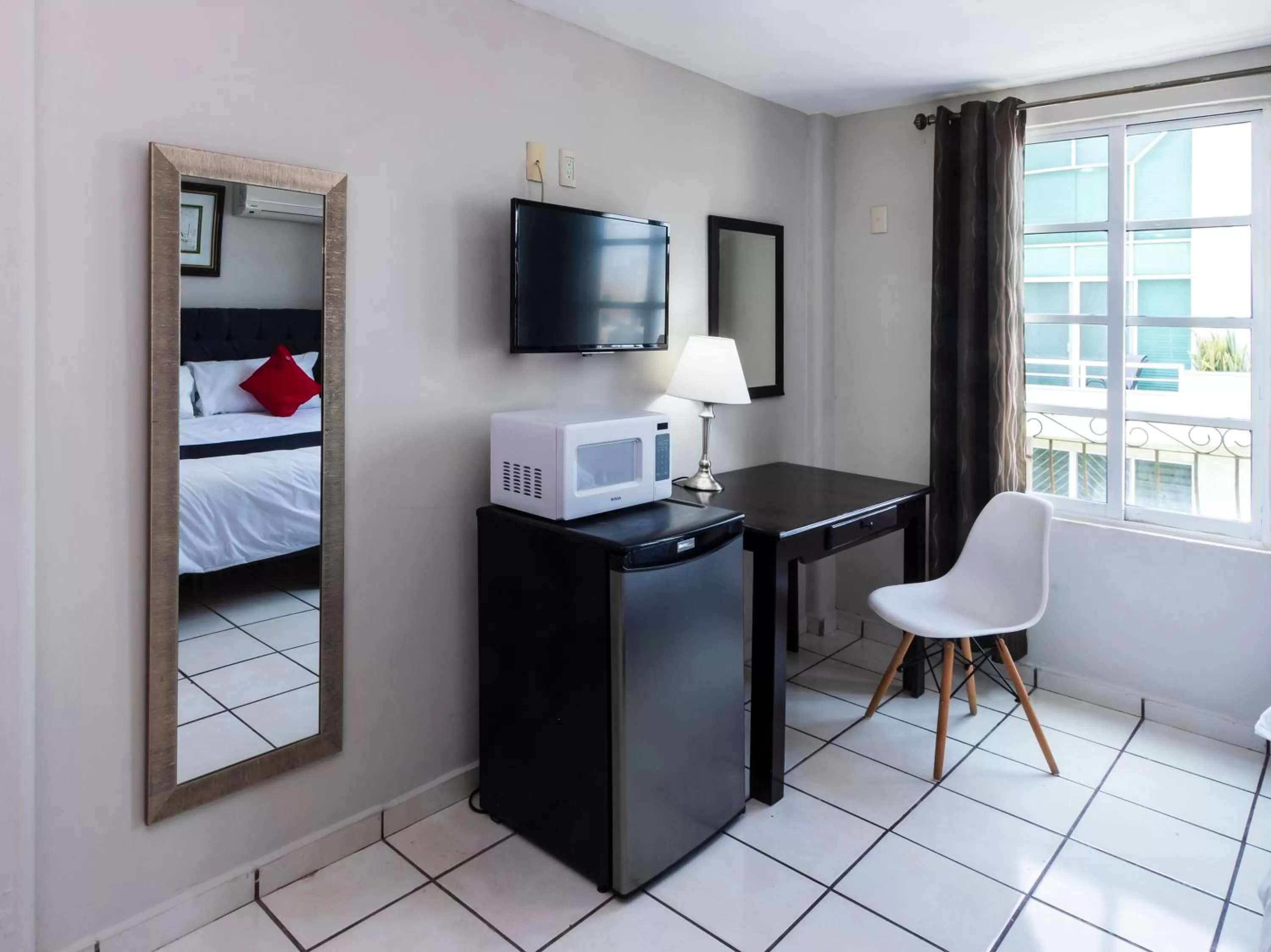 TV and multimedia, Bed in Boca Inn Hotel & Suites