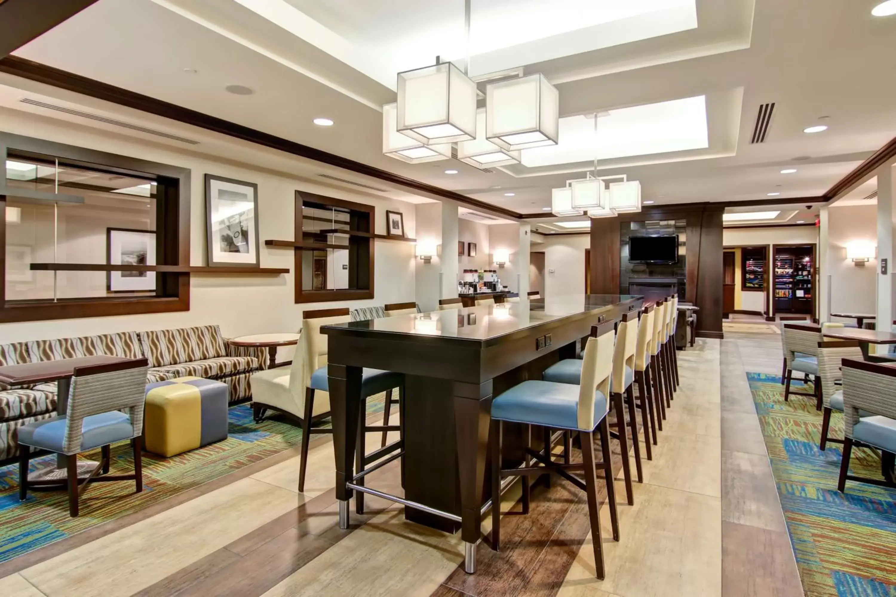 Restaurant/places to eat, Lounge/Bar in Hampton Inn by Hilton Toronto Airport Corporate Centre
