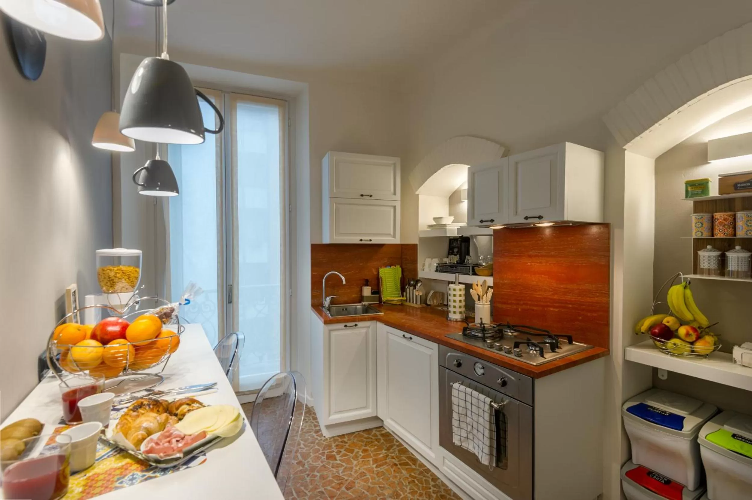 Communal kitchen in Moscova Luxury B&B