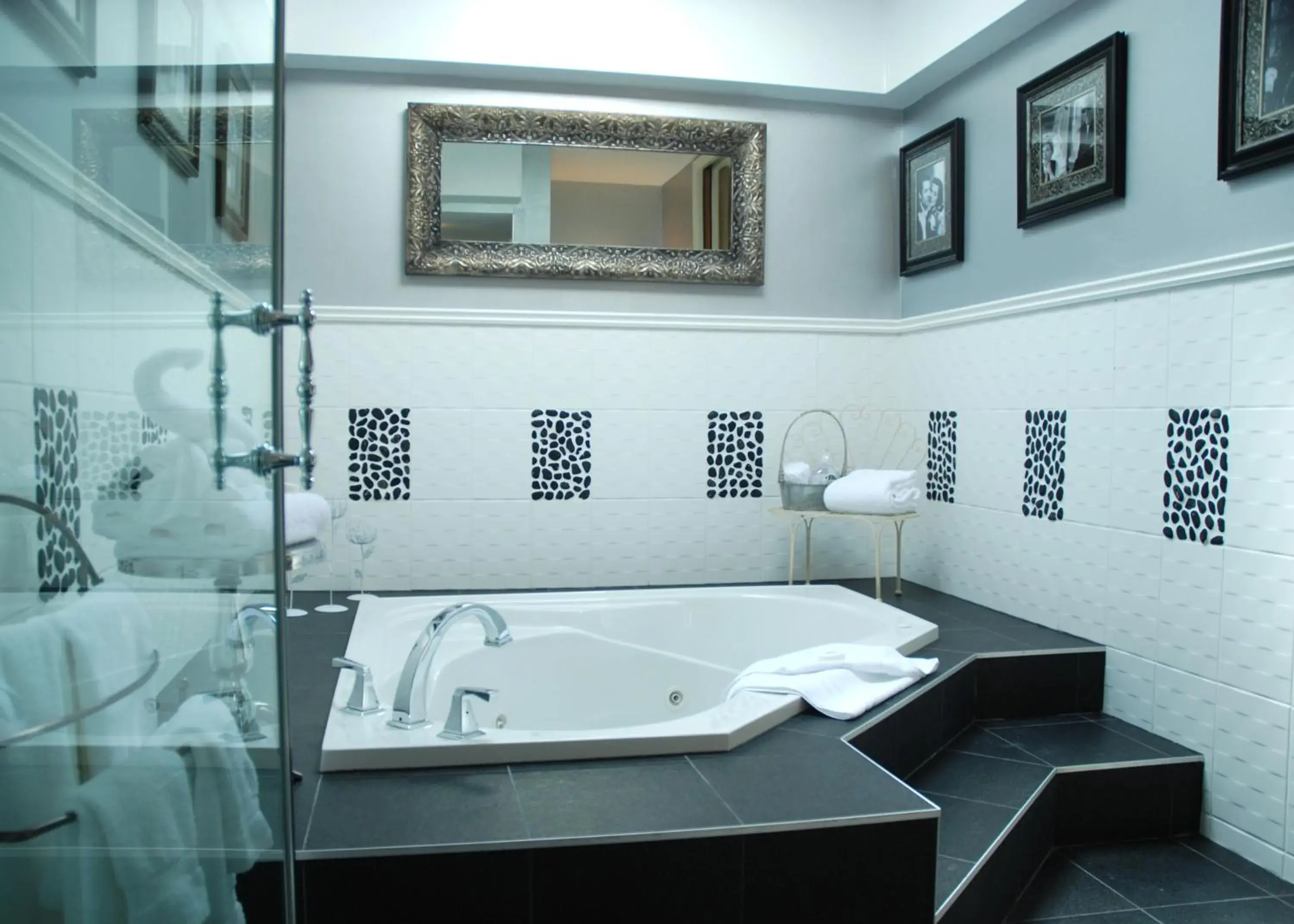 Bathroom in Rosellen Suites At Stanley Park