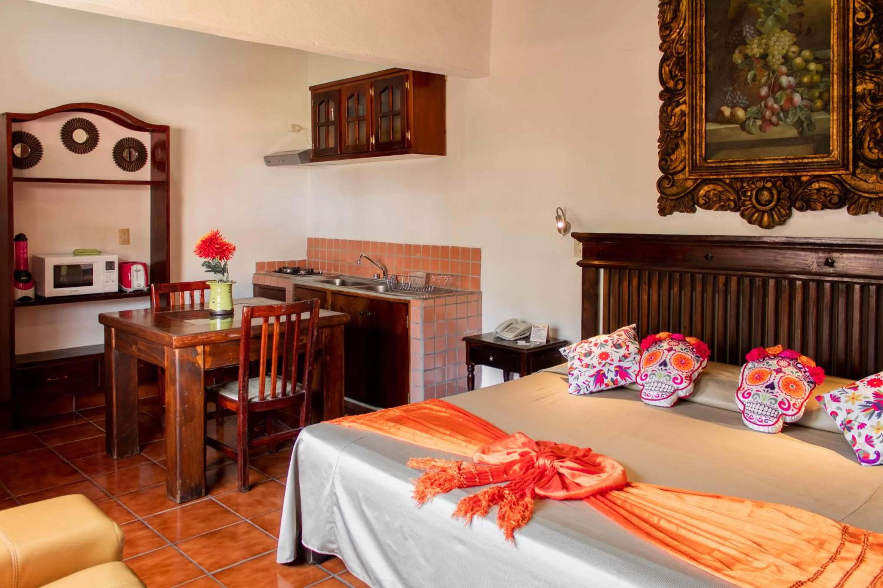 Dining area, Bed in Hotel Posada De Roger - Near Los Muertos Beach