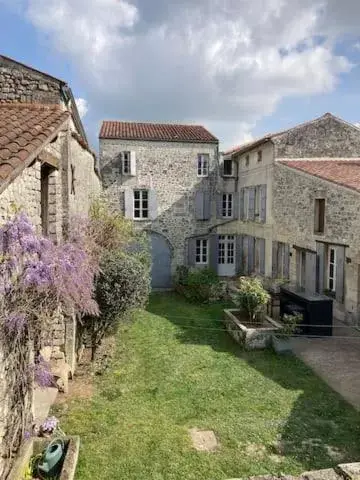 Double Room with Pool View in Le Clos des Grands Frênes Double Room with Pool View in Le Clos des Grands Frênes