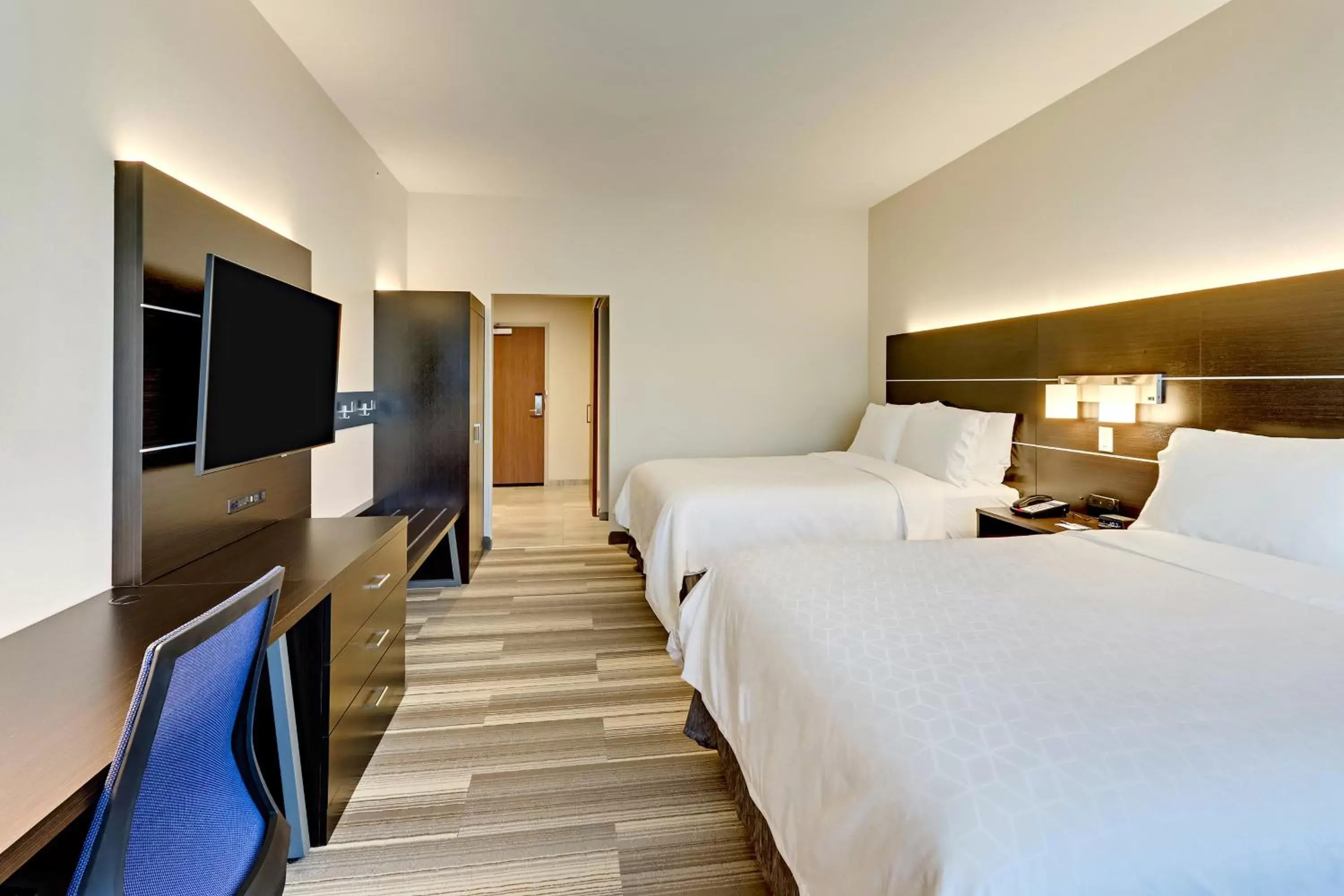 Bedroom, Bed in Holiday Inn Express & Suites - Winston - Salem SW - Clemmons, an IHG Hotel