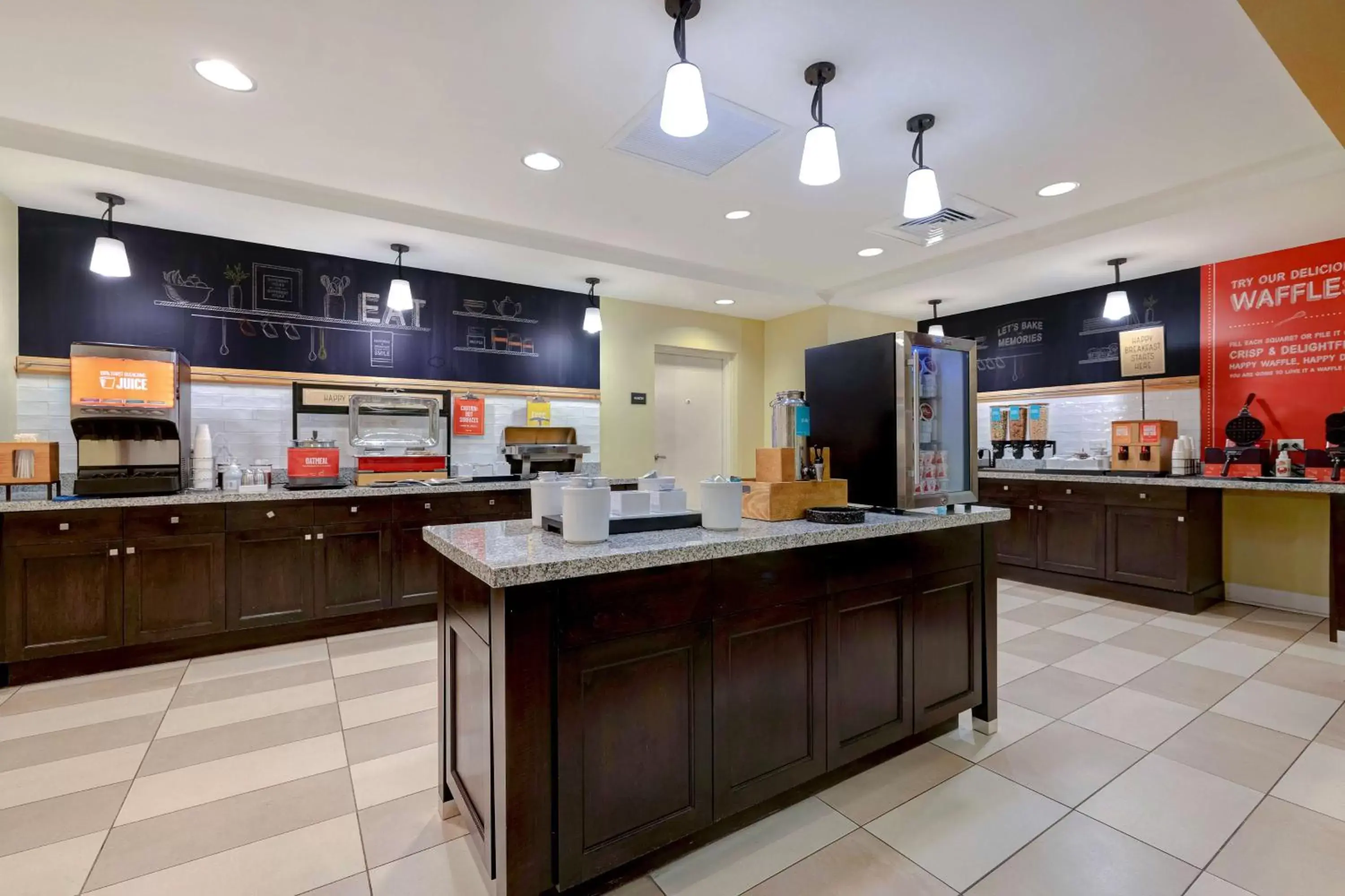 Breakfast, Lobby/Reception in Hampton Inn & Suites Pensacola/Gulf Breeze