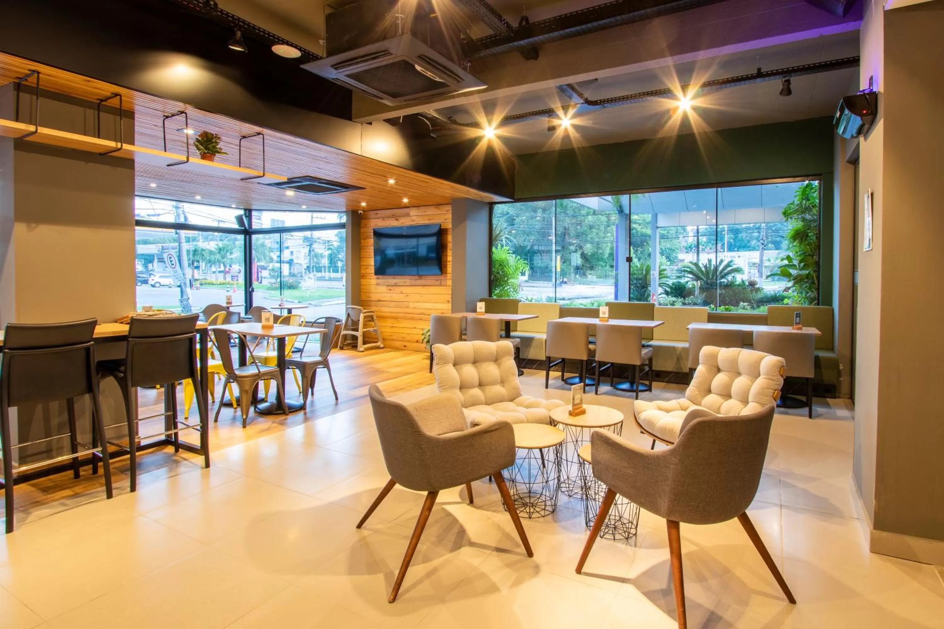 Restaurant/places to eat in Mercure Florianópolis