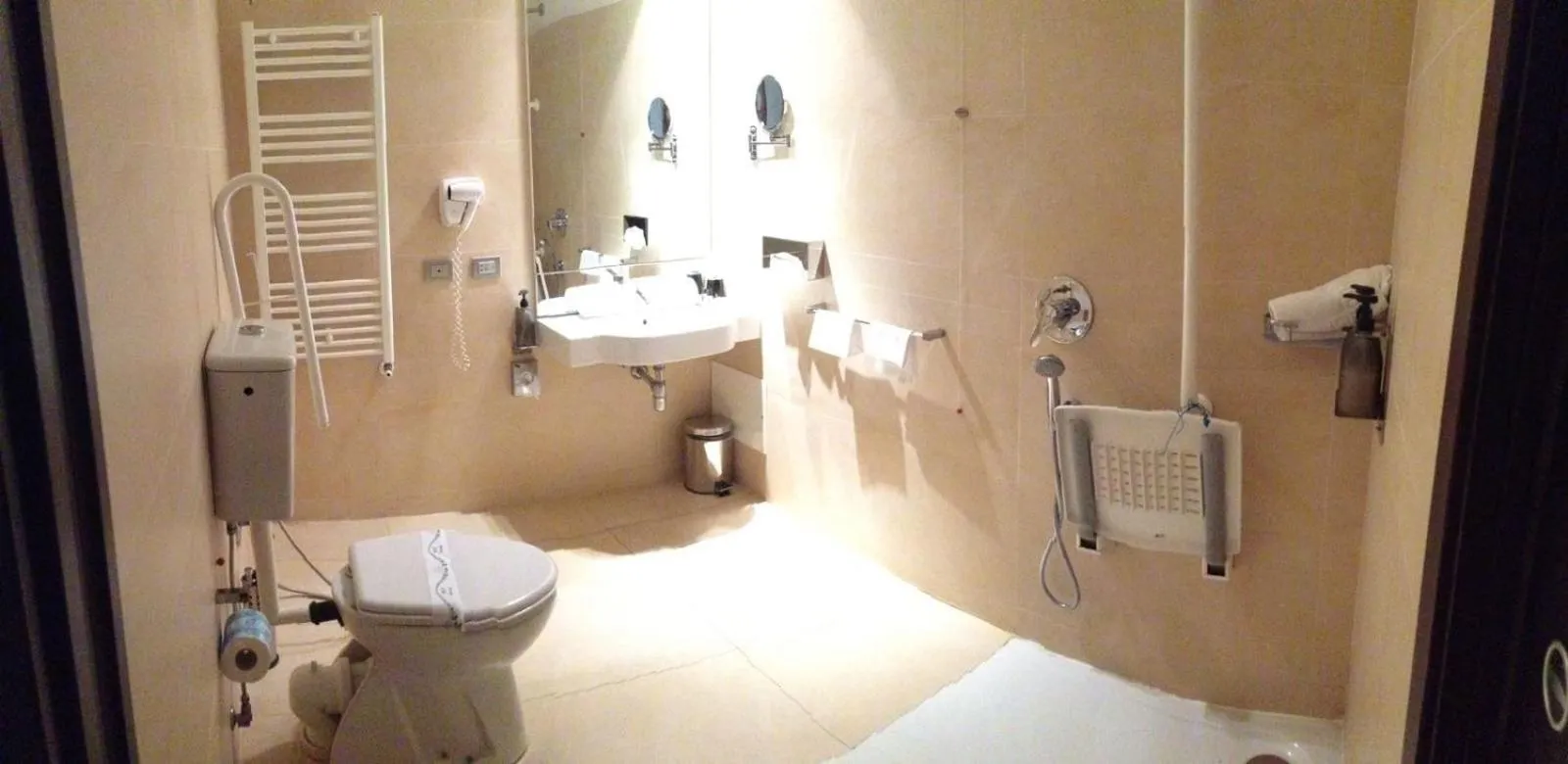 Bathroom in TH Assisi - Hotel Cenacolo