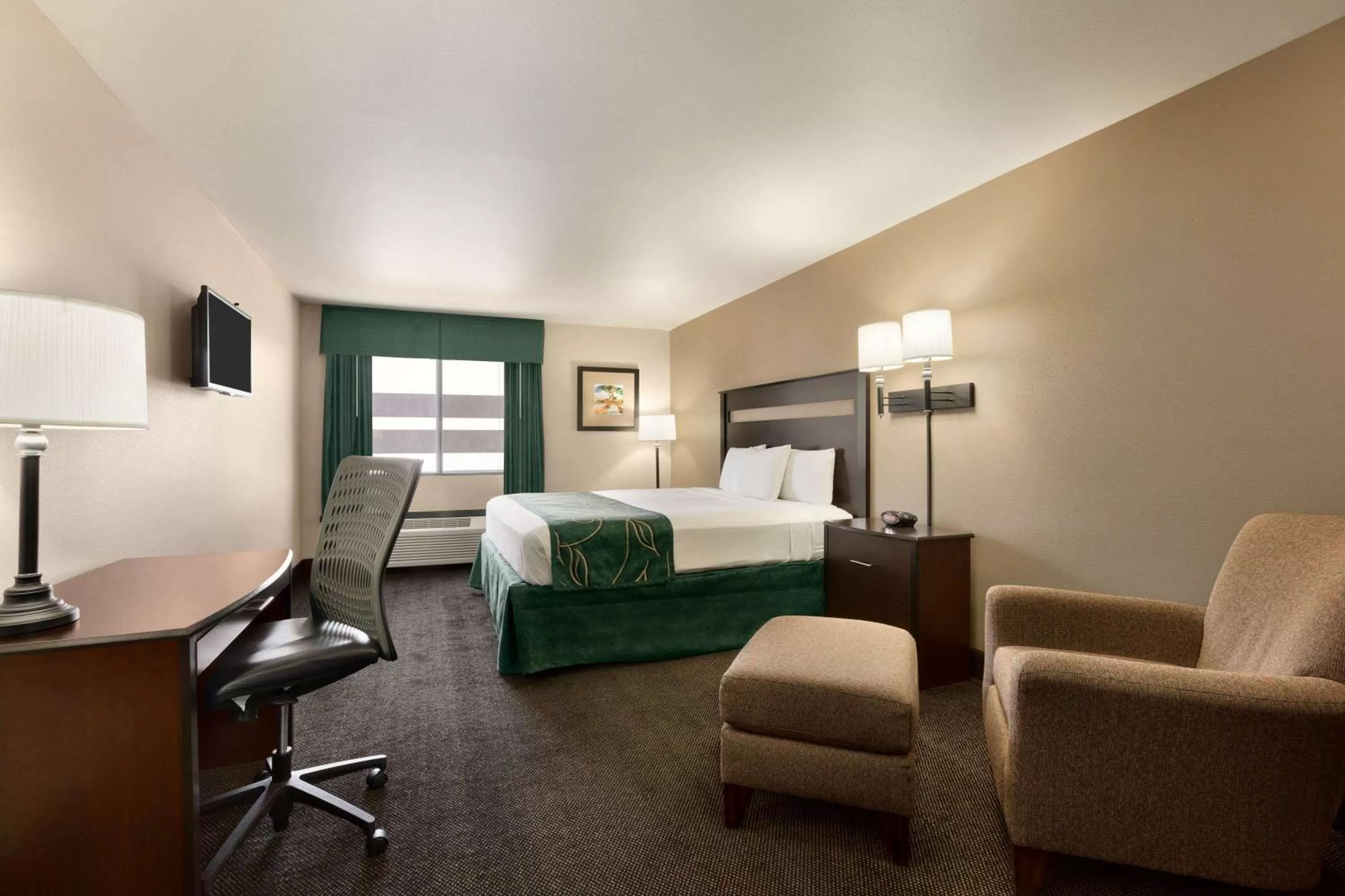 Photo of the whole room, Bed in Travelodge by Wyndham Santa Teresa