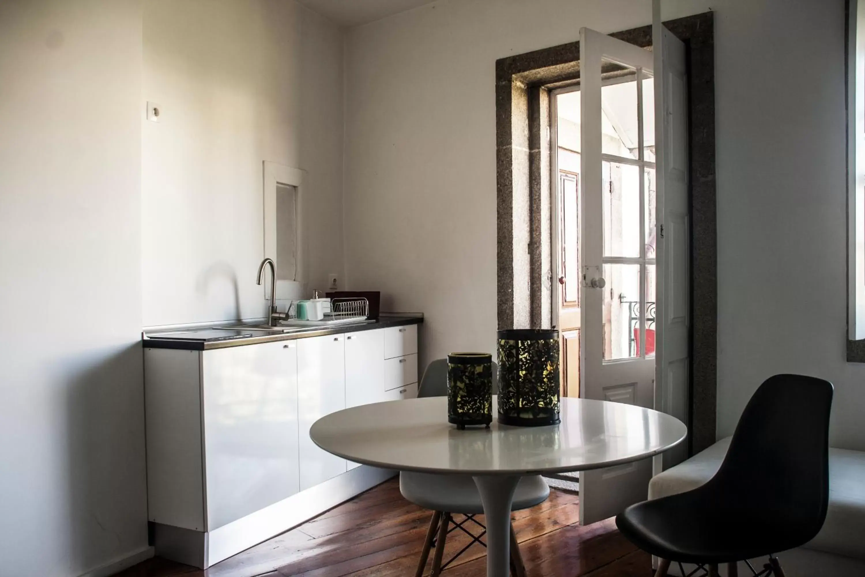 Bed, Kitchen/Kitchenette in Oporto Loft