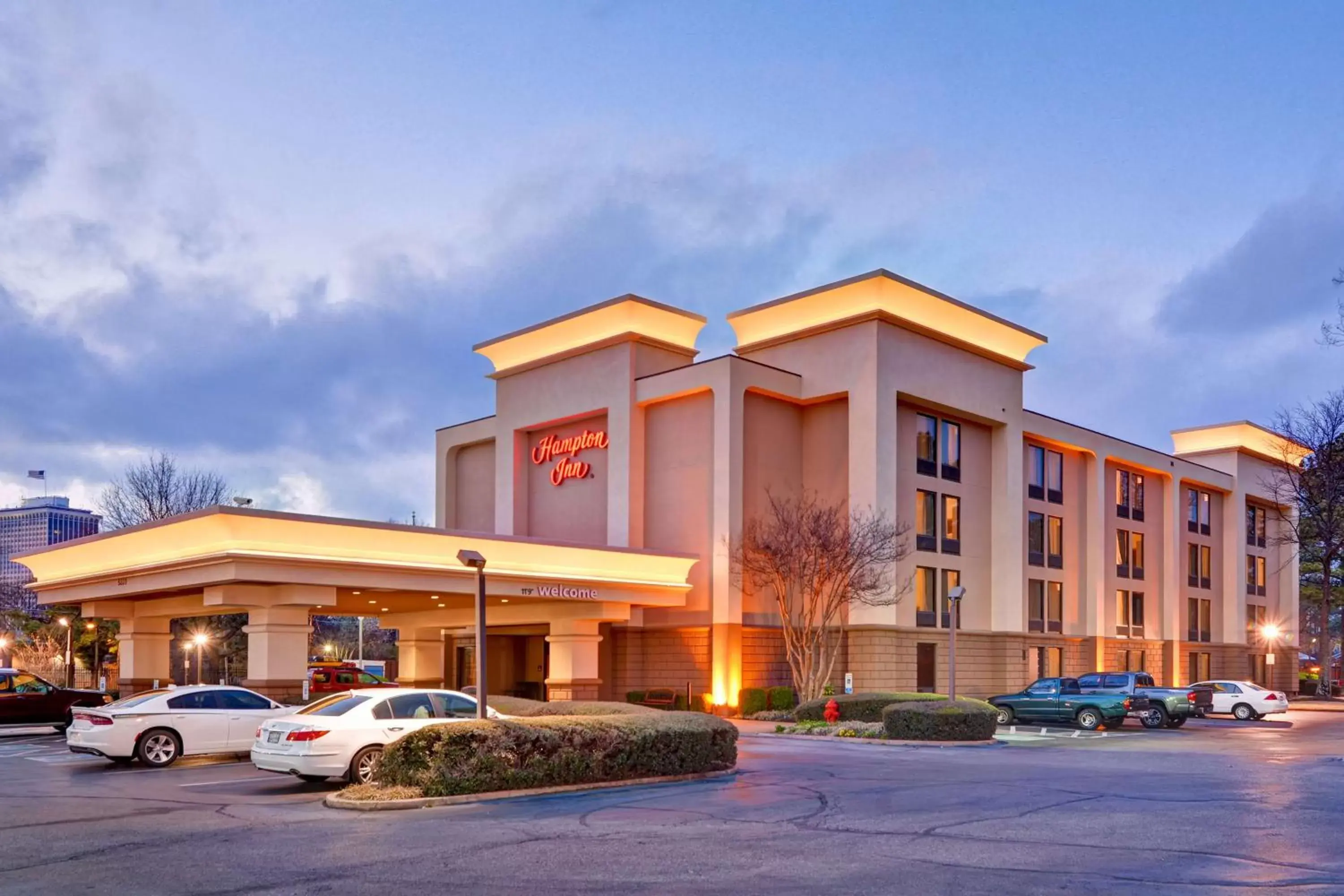 Property Building in Hampton Inn Memphis Poplar