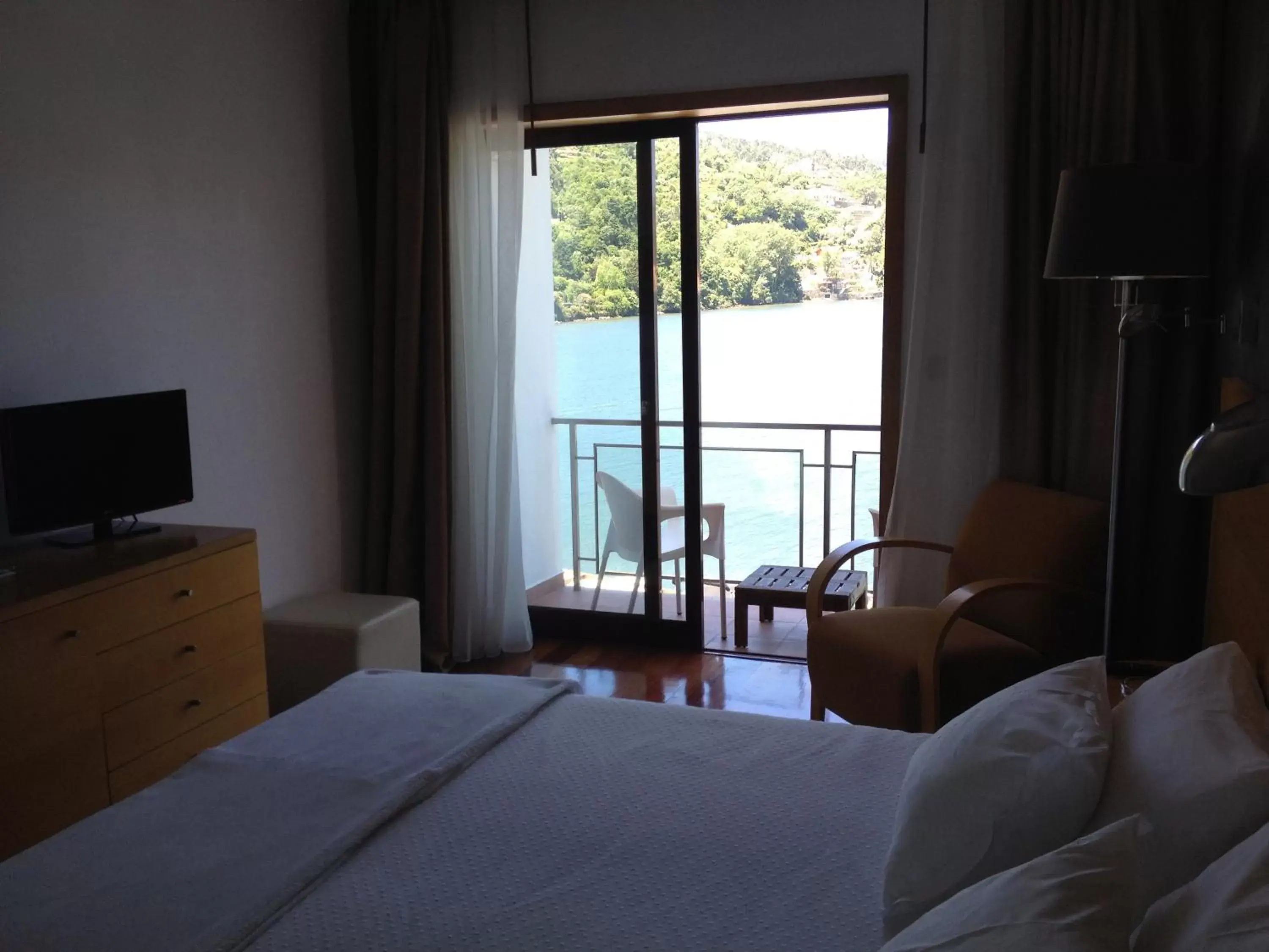 Balcony/Terrace, Bed in Douro Hotel Porto Antigo