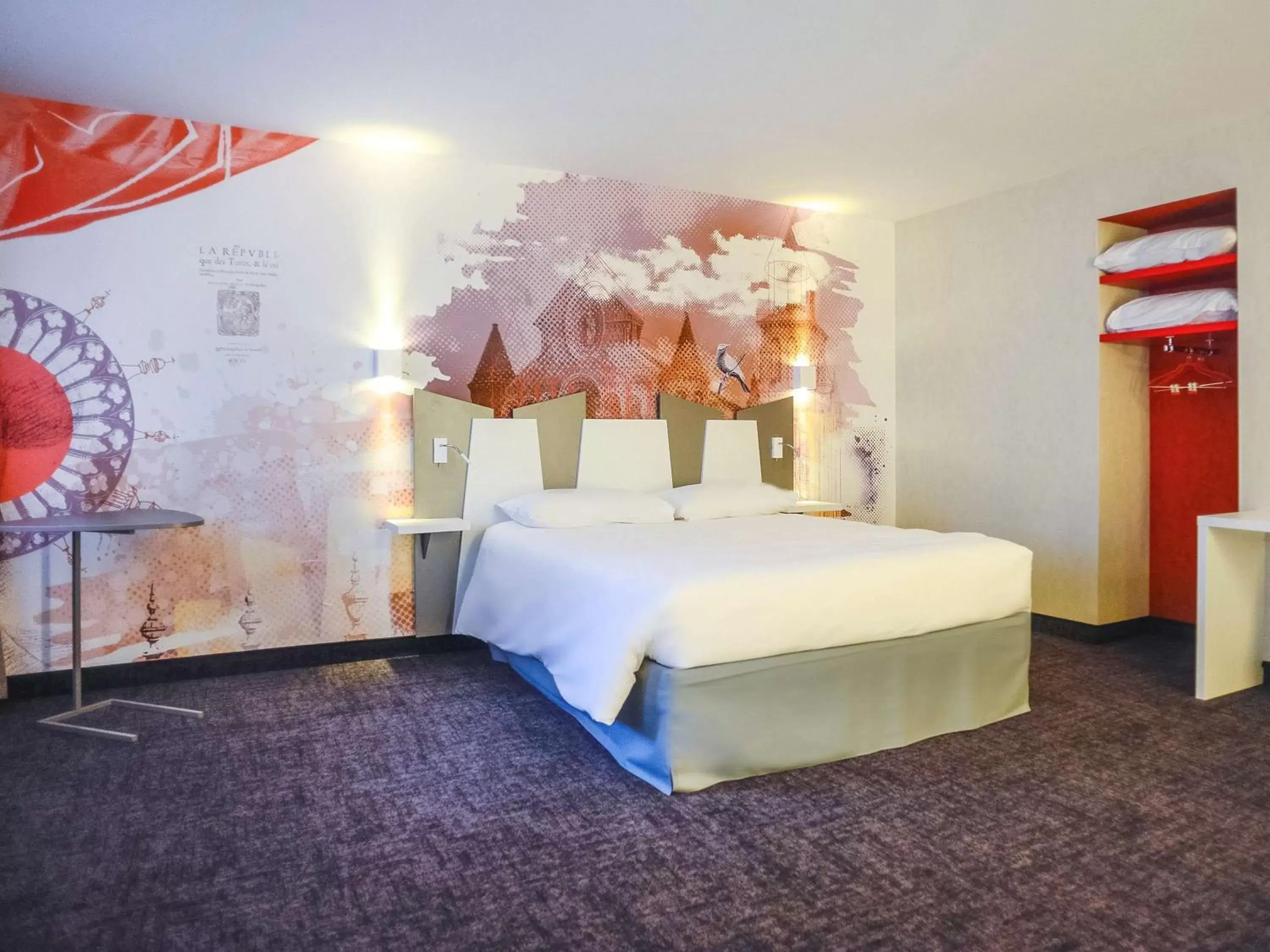 Photo of the whole room, Bed in ibis Styles Poitiers Centre Photo of the whole room, Bed in ibis Styles Poitiers Centre