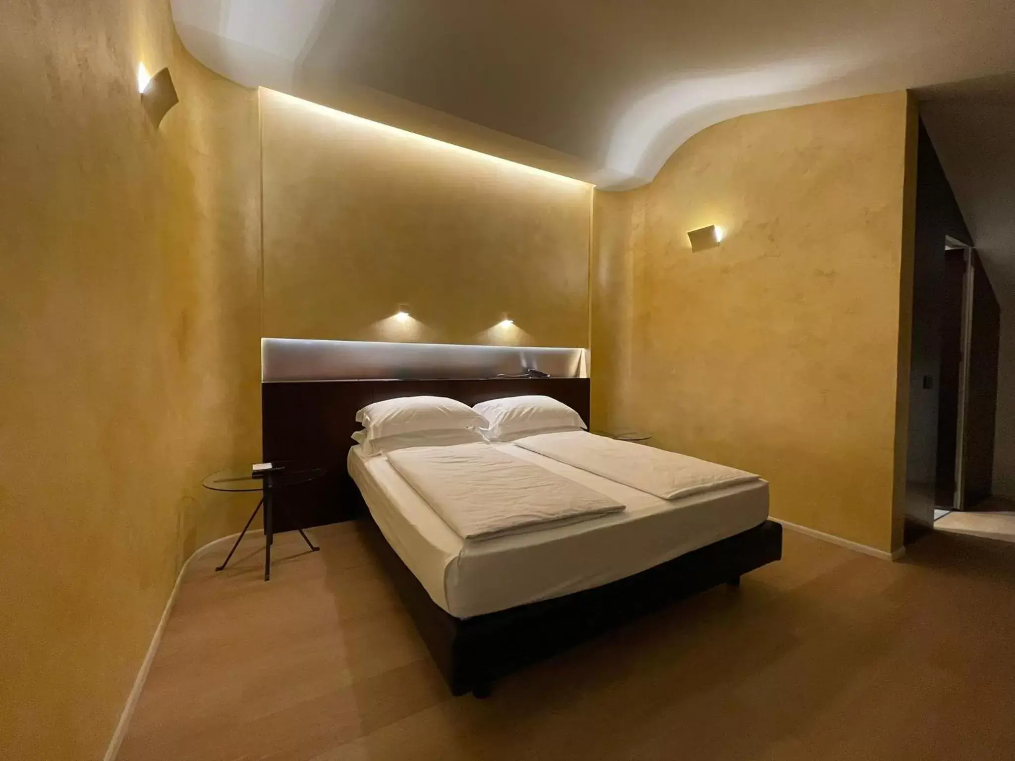 Photo of the whole room, Bed in DelleArti Design Hotel