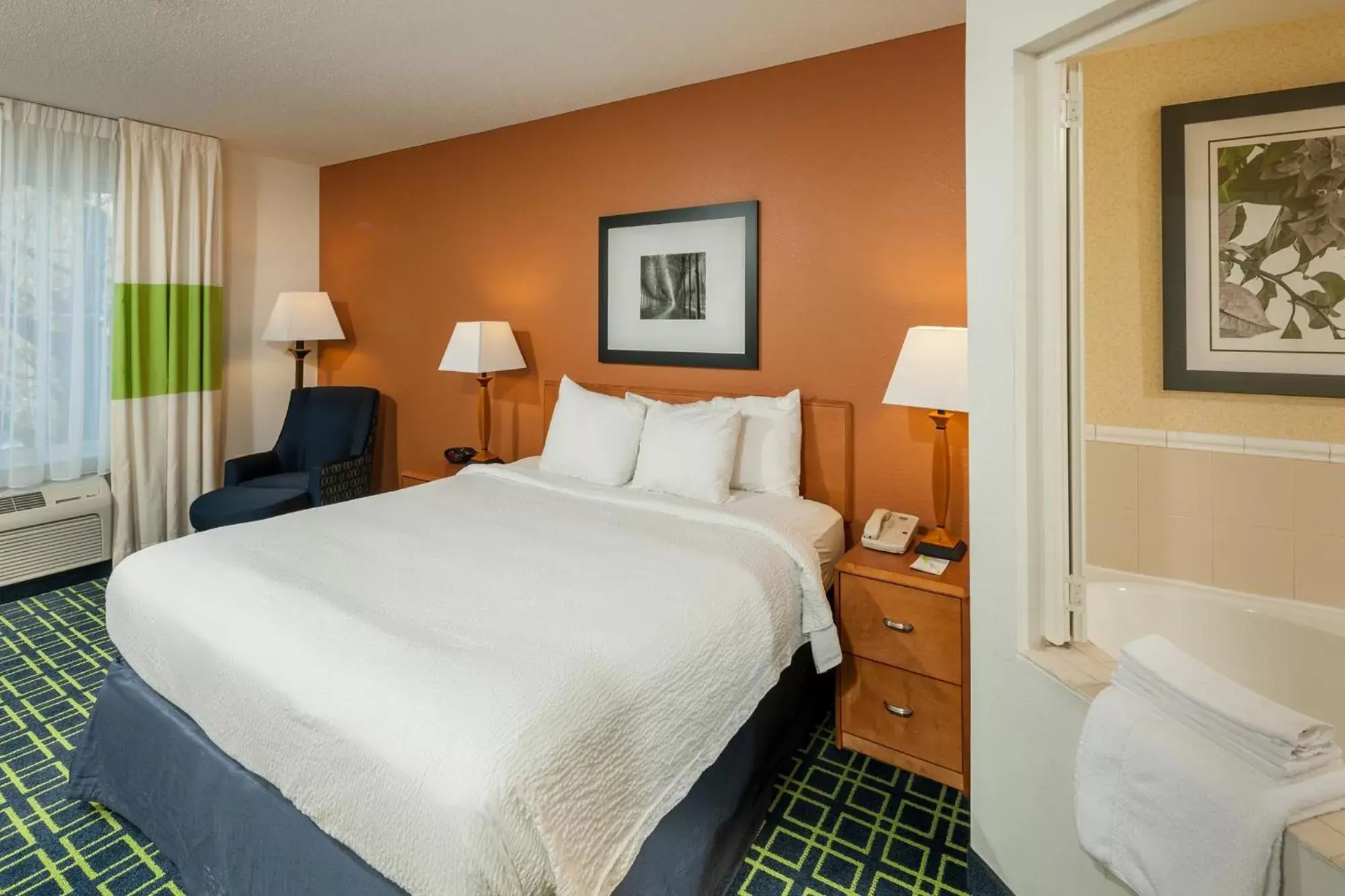 Bed in Fairfield Inn & Suites by Marriott Brunswick Freeport