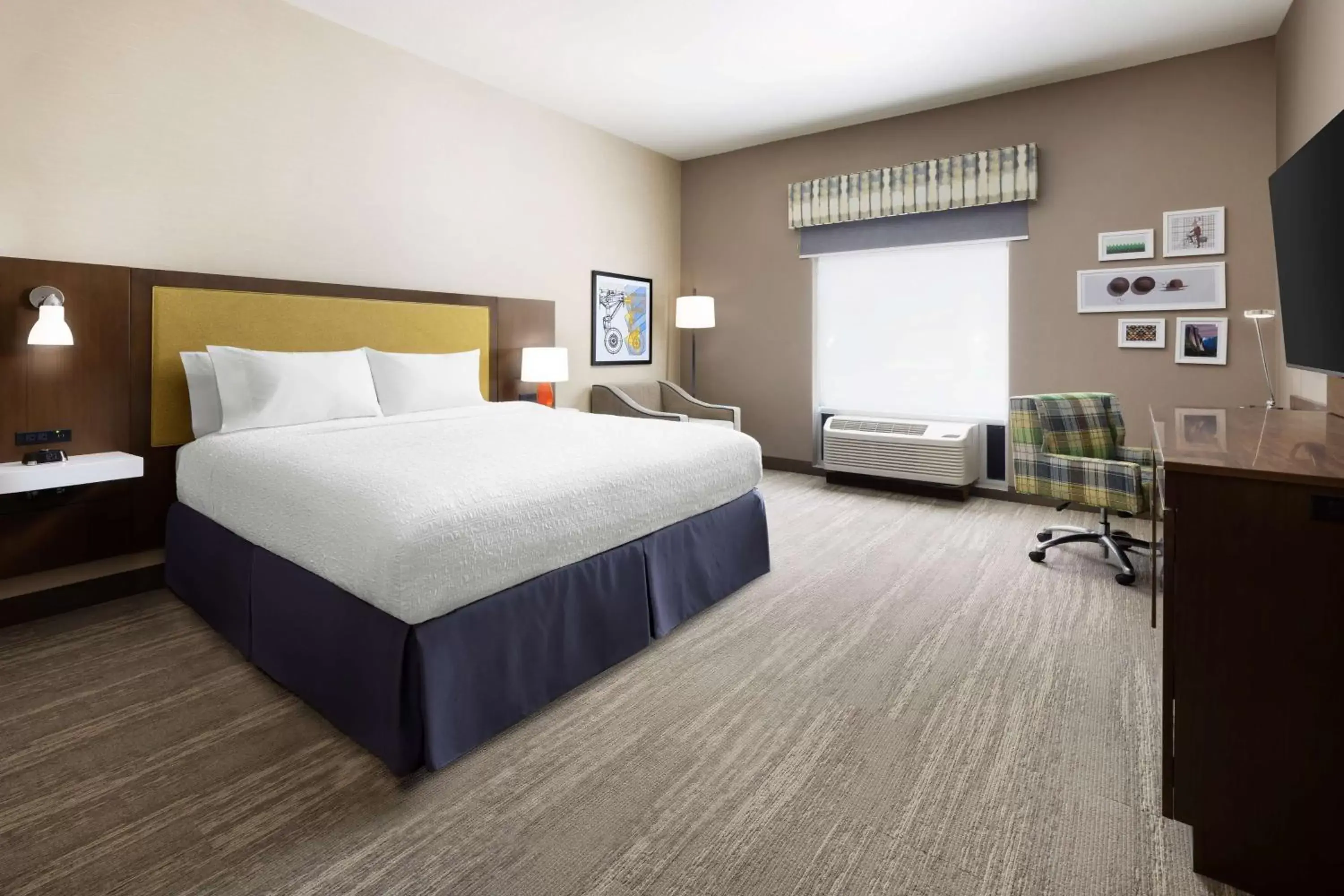 Bedroom, Bed in Hampton Inn Oakhurst-Yosemite Bedroom, Bed in Hampton Inn Oakhurst-Yosemite