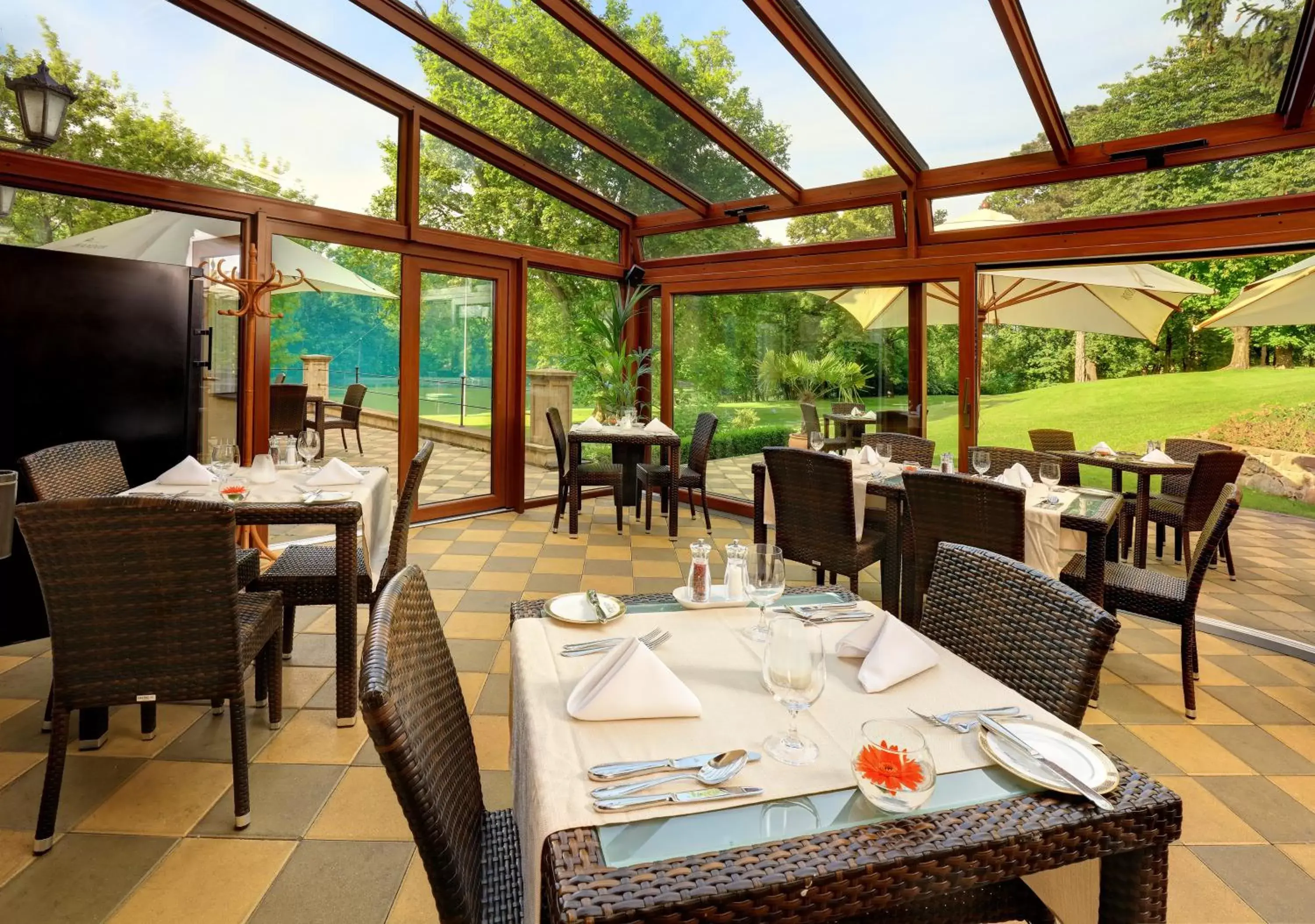 Patio, Restaurant/Places to Eat in Chateau St. Havel - Wellness Hotel