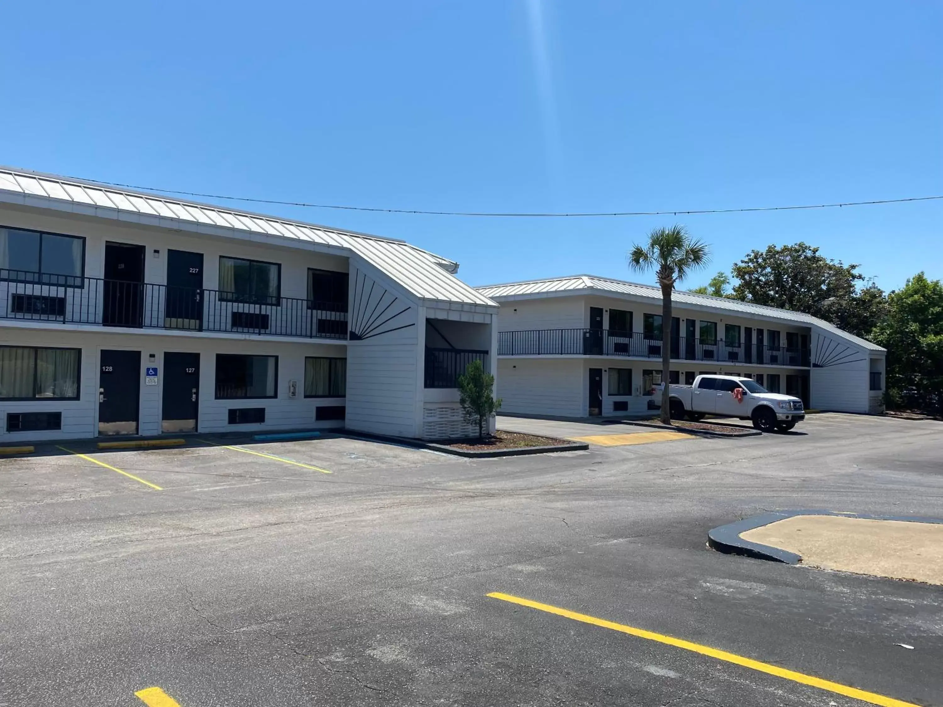 Property Building in Village Inn Destin