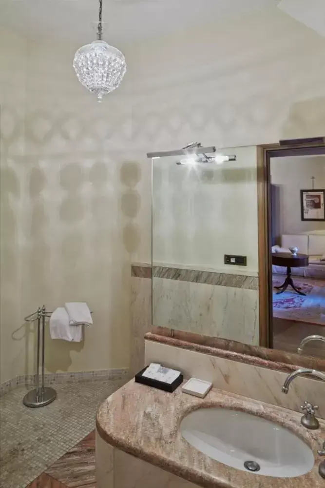 Bathroom in Albergo Cappello