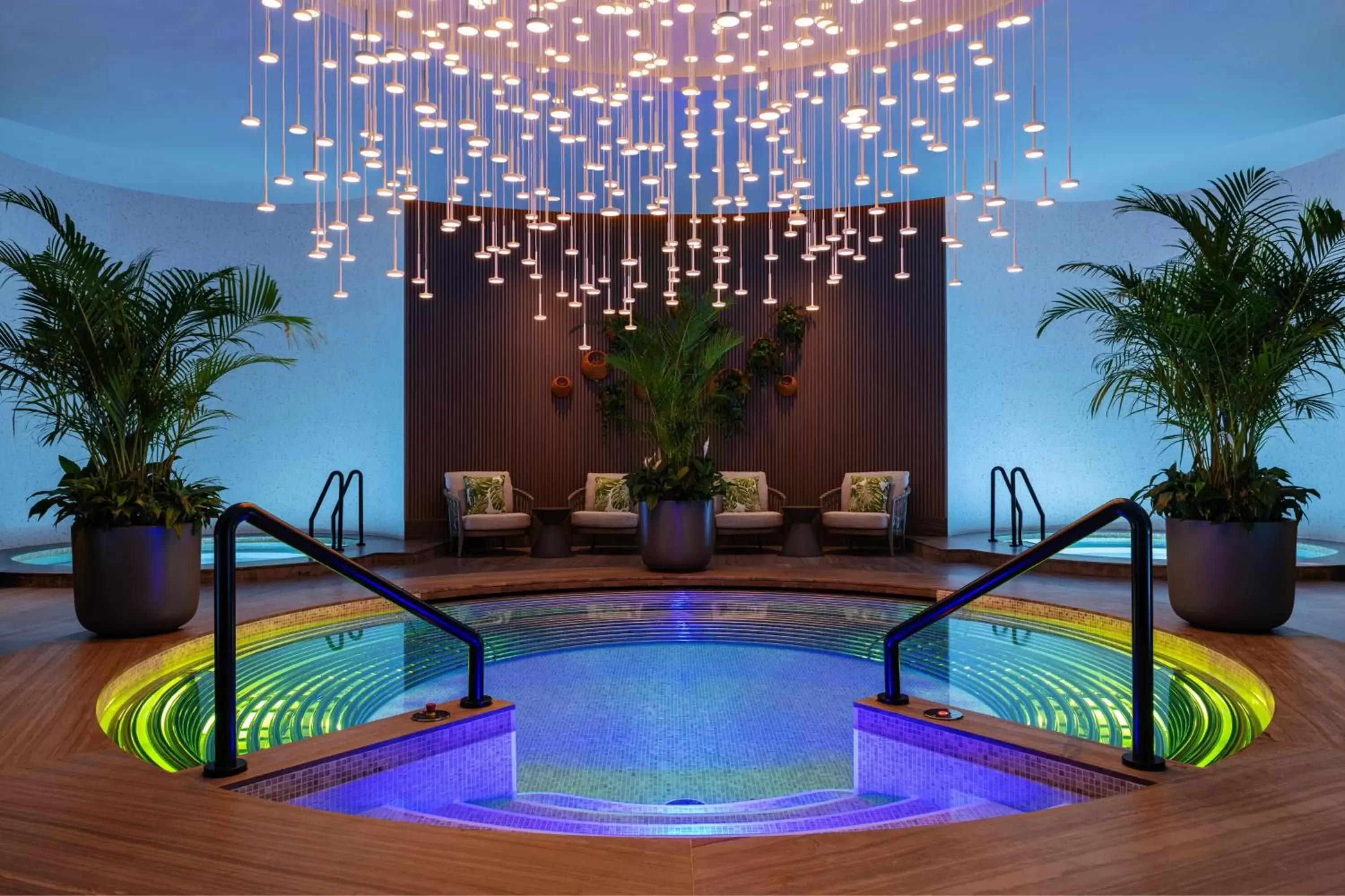Swimming Pool in Le Royal Meridien Beach Resort & Spa Dubai