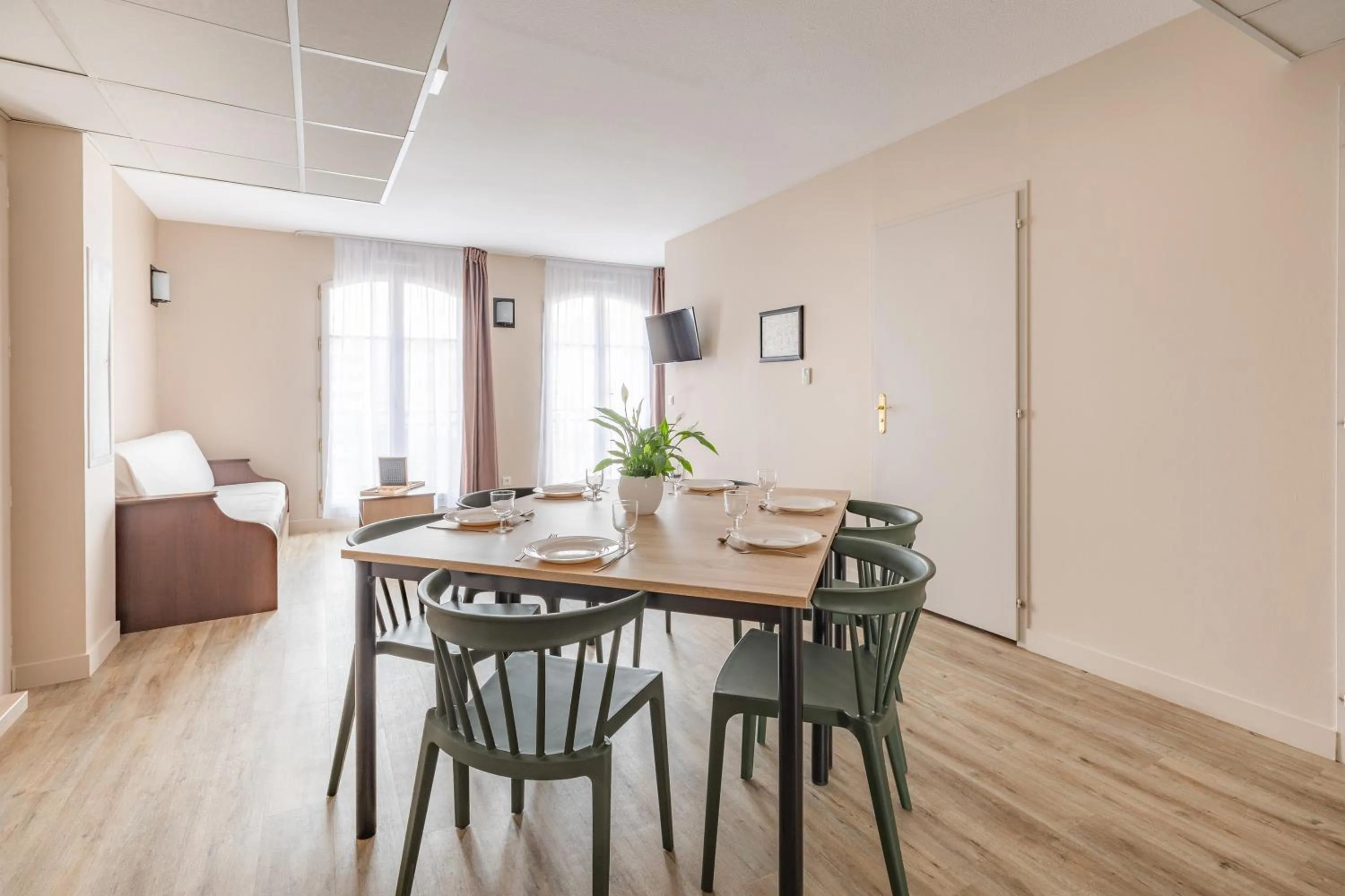 TV and multimedia in Appart'City Confort Agen Centre