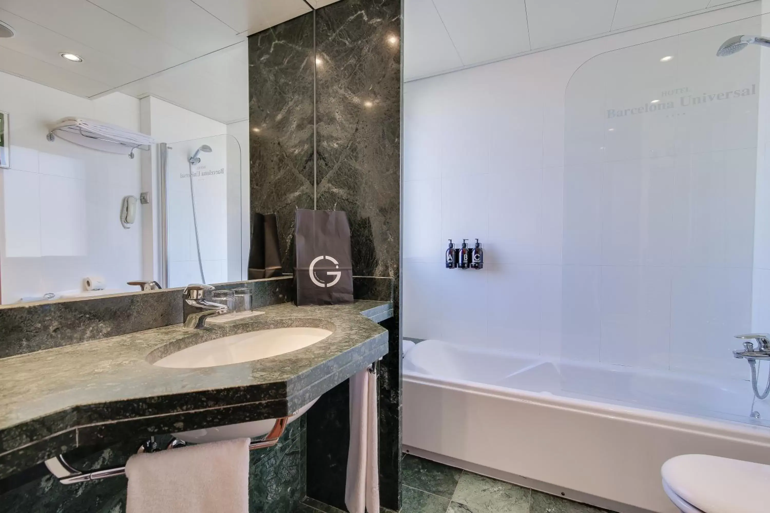 Bathroom in Hotel Barcelona Universal