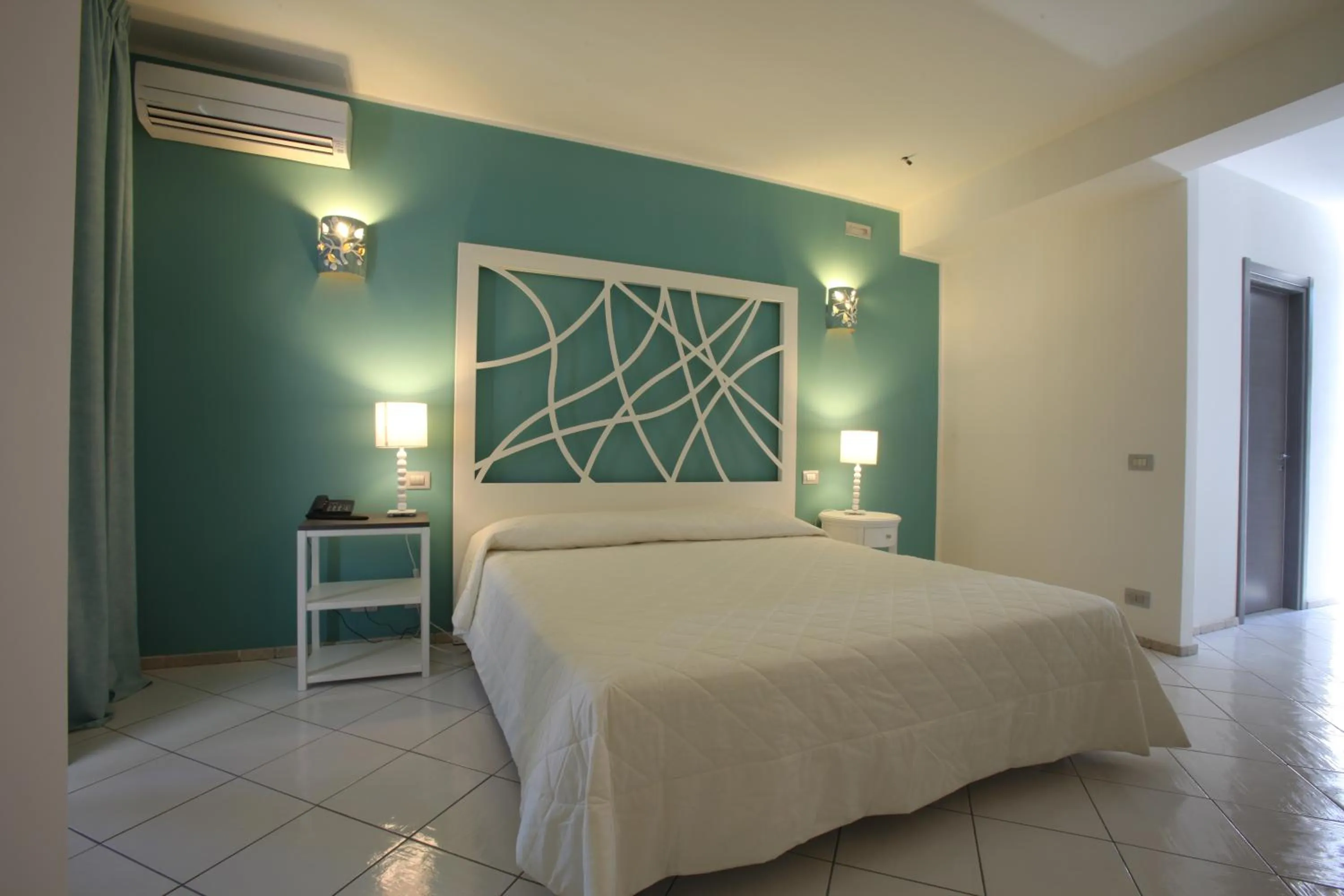 Photo of the whole room, Bed in Hotel Cutimare - Aeolian Charme