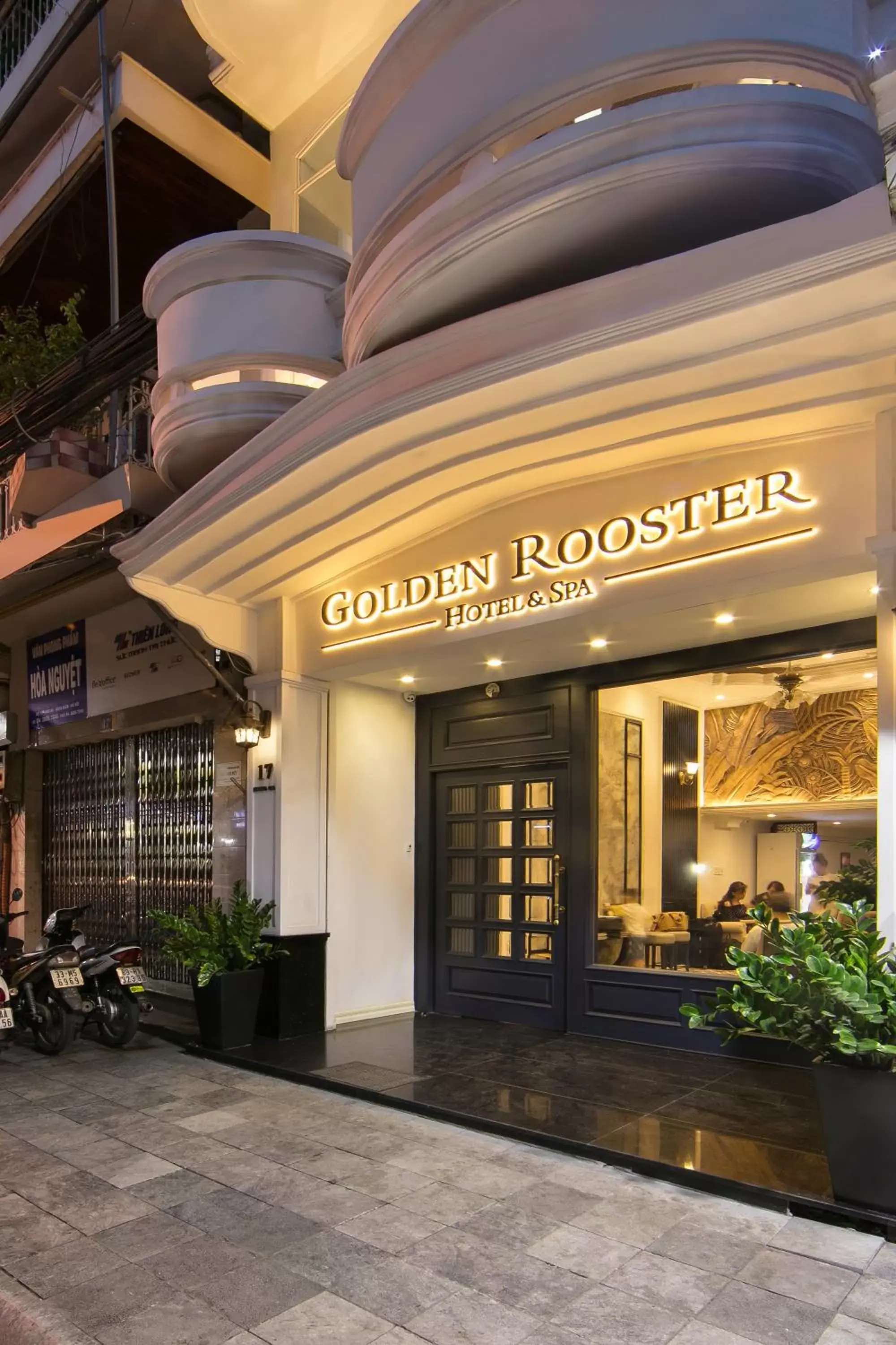 Facade/entrance in Golden Rooster Hotel