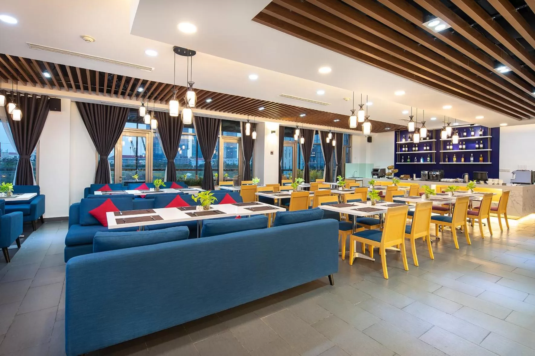Restaurant/places to eat in Ibis Saigon South