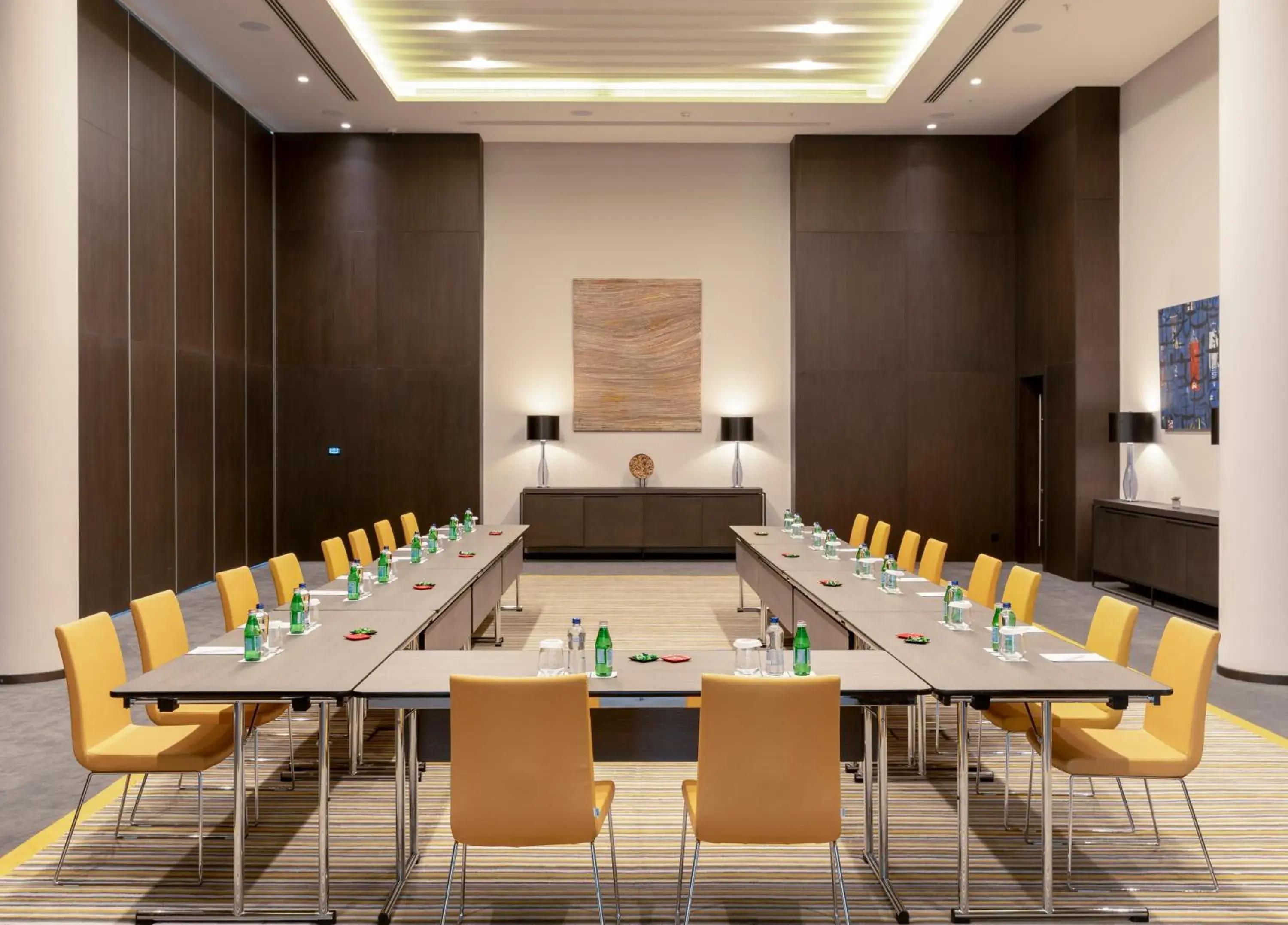 Business facilities in Centro Westside by Rotana