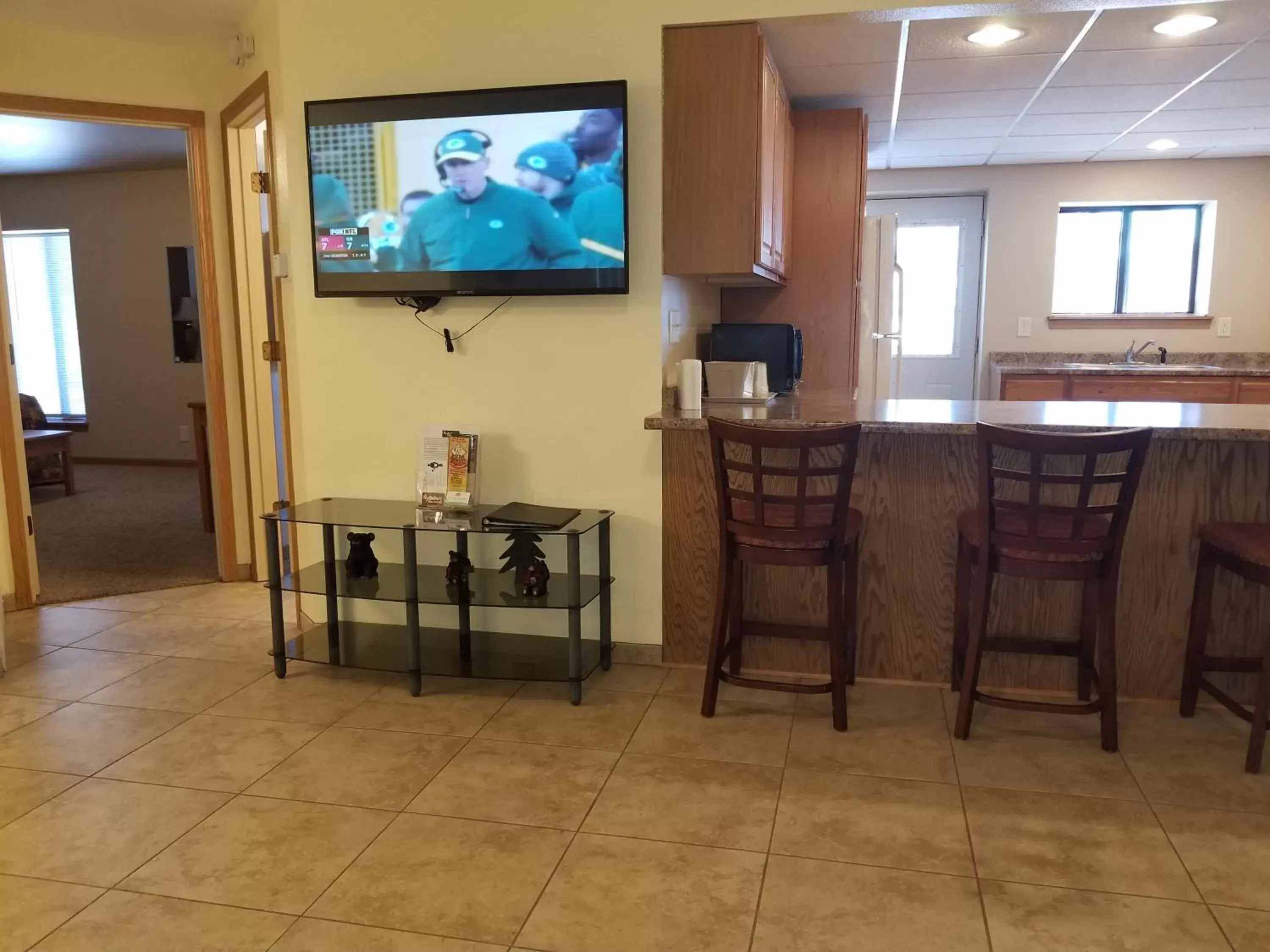 TV and multimedia, TV/Entertainment Center in Amber's Inn and Suites