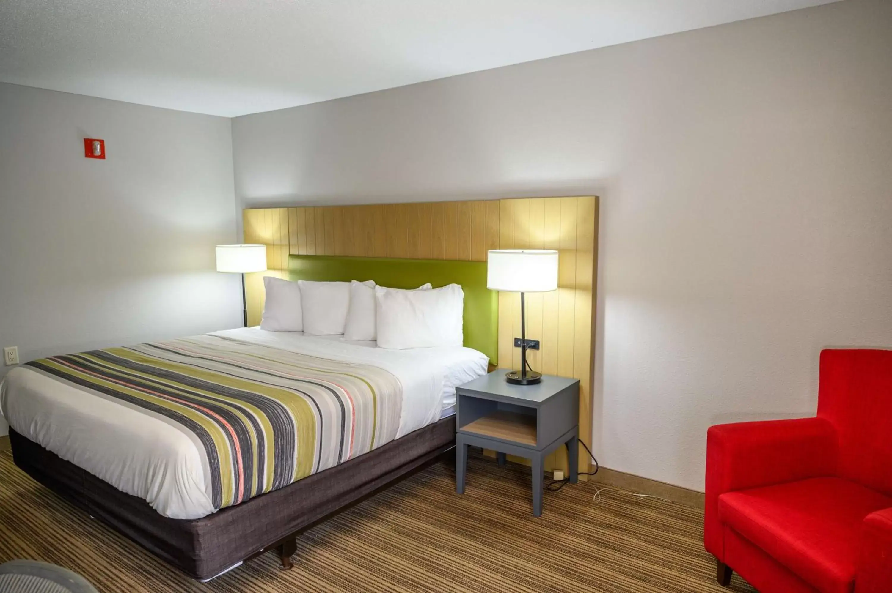 Bedroom, Bed in Country Inn & Suites by Radisson, Greenfield, IN