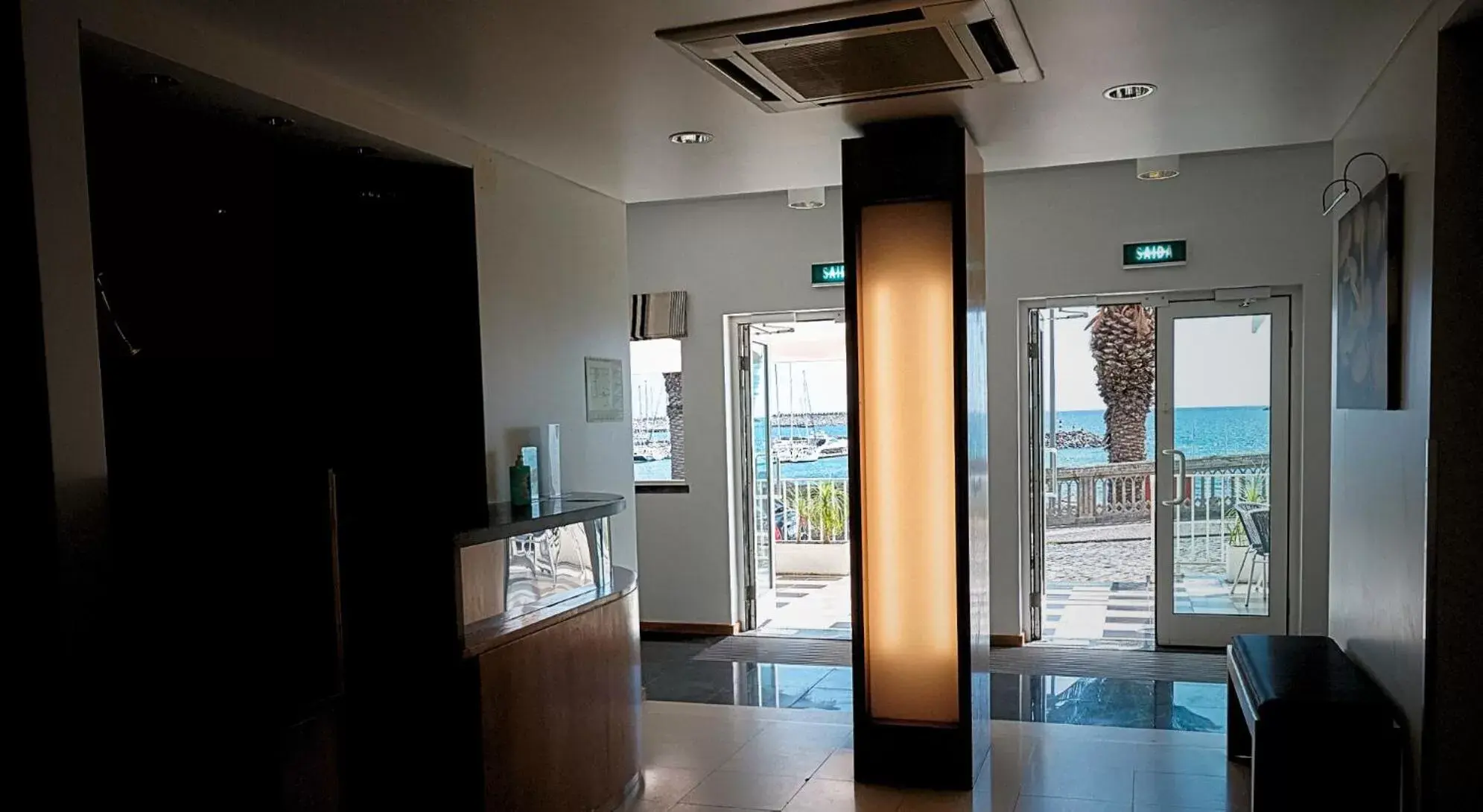 Communal lounge/ TV room in Hotel Varandas do Atlântico by RIDAN Hotels