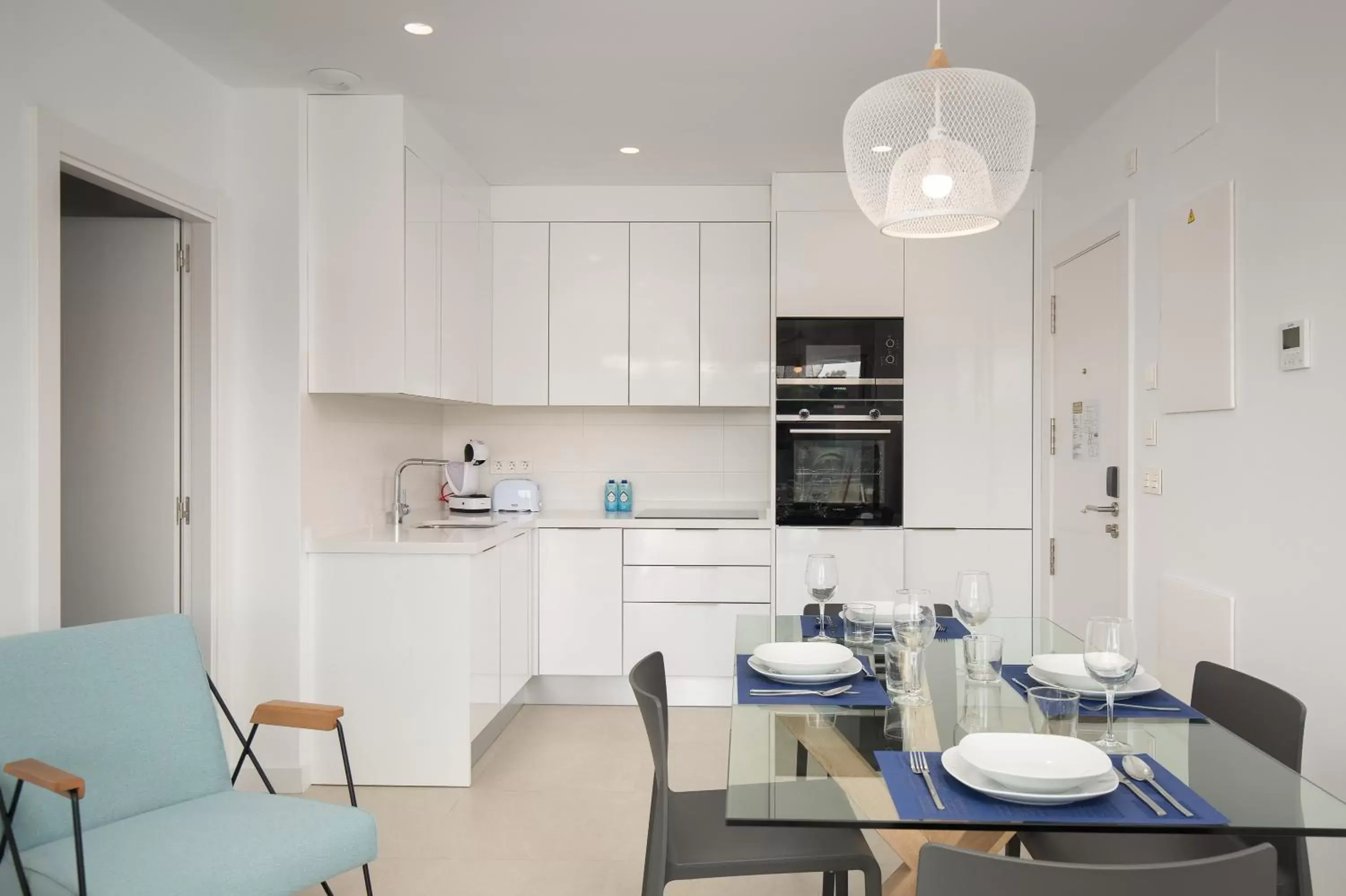 Kitchen or kitchenette, Dining Area in Blue Line Apartment Hotel