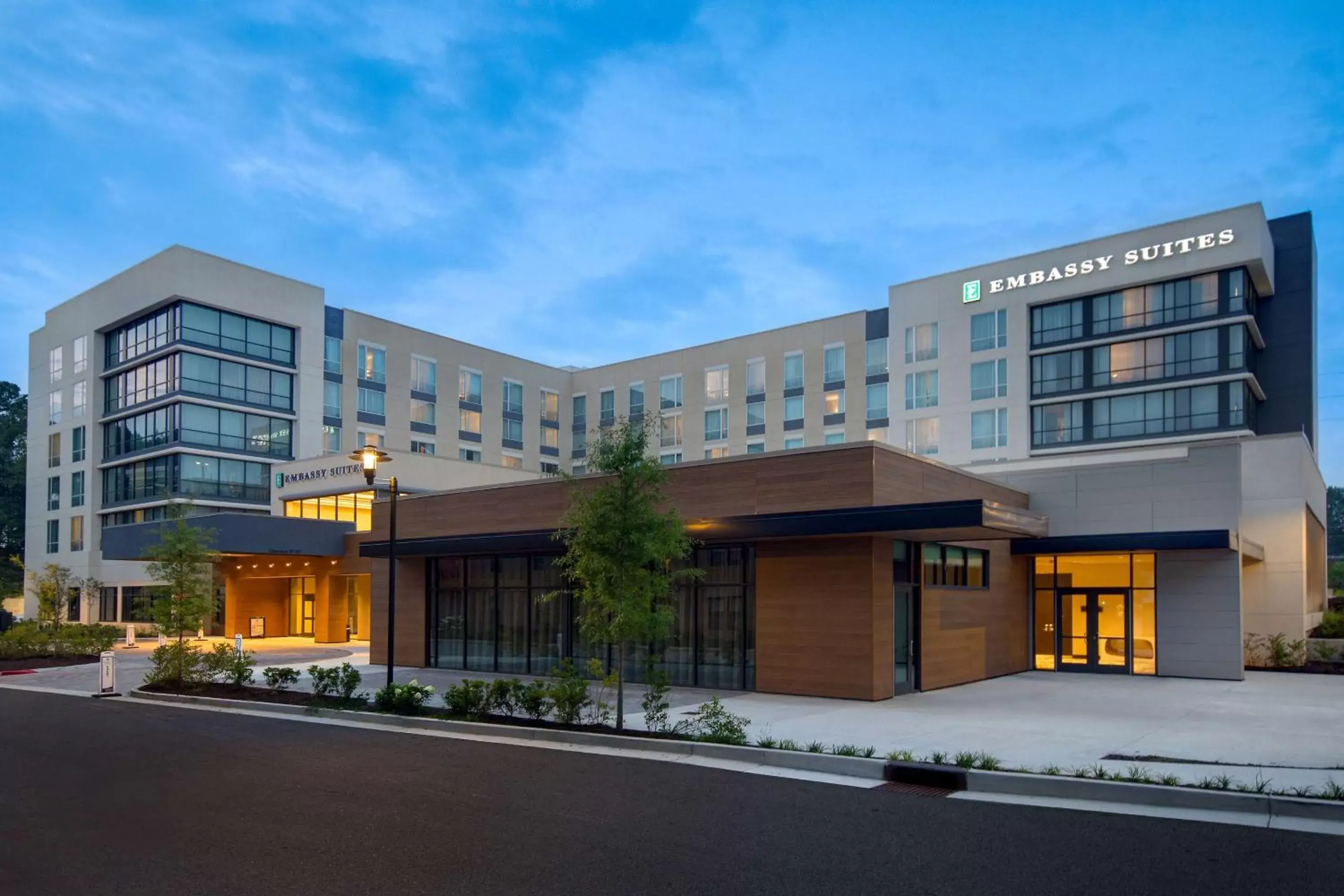 Property Building in Embassy Suites By Hilton Alpharetta Halcyon