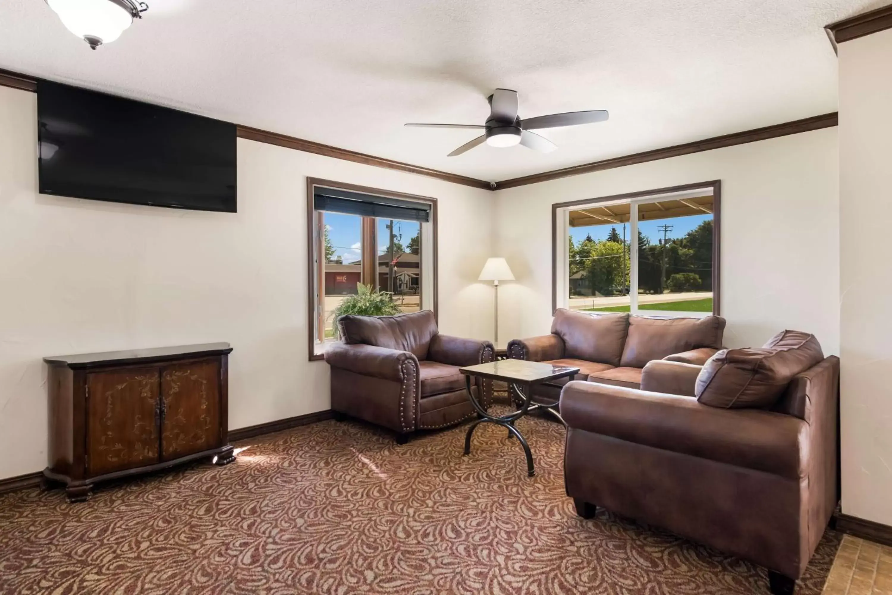 Lobby or reception, Seating Area in SureStay Hotel by Best Western Spicer