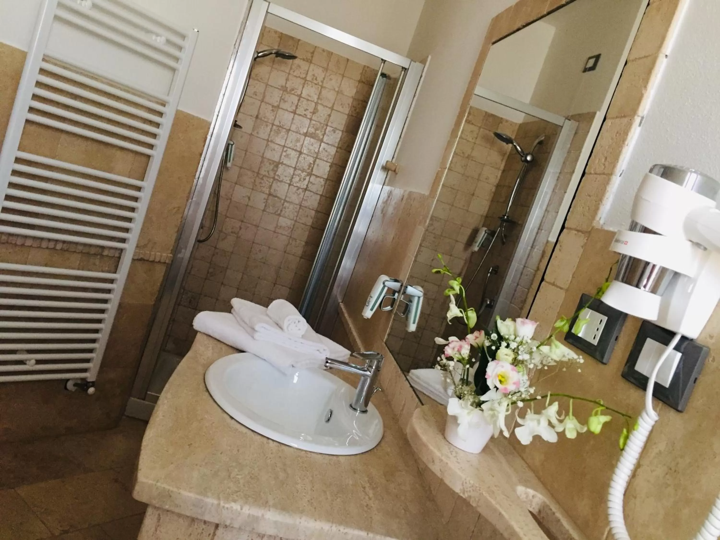 Bathroom in Regia Hotel