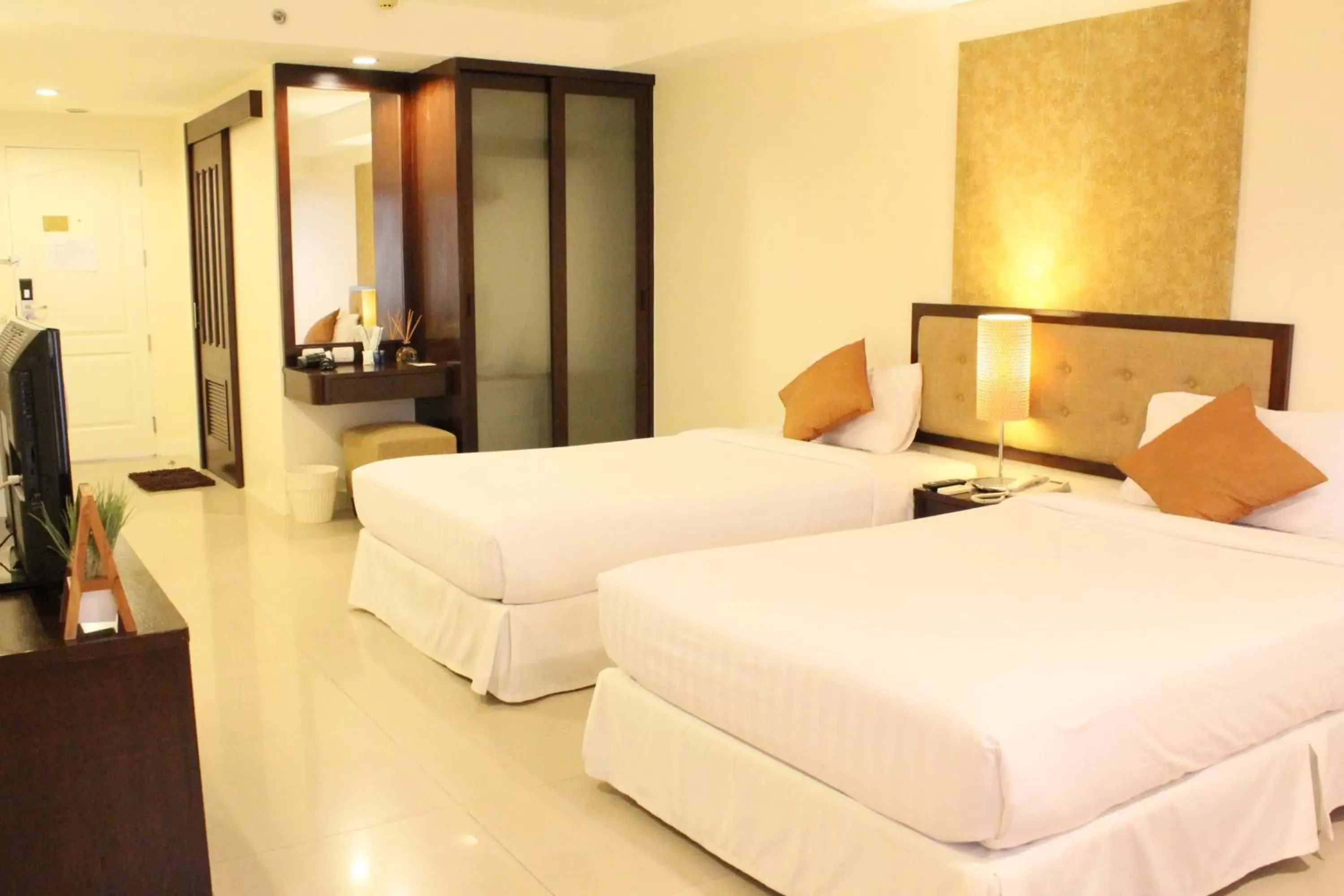 Photo of the whole room, Bed in Romance Hotel Bangna