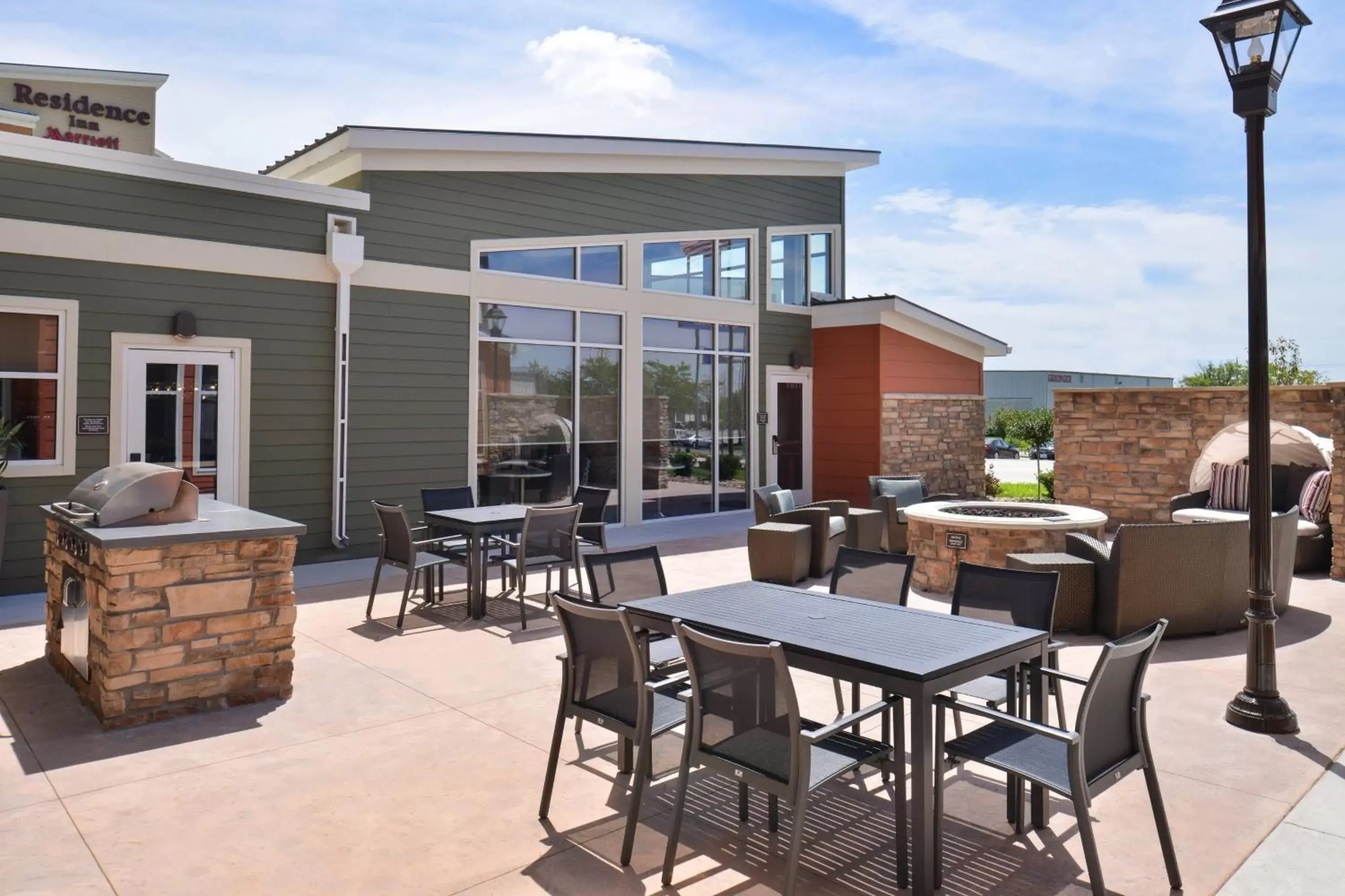 Property building, Restaurant/Places to Eat in Residence Inn by Marriott Cedar Rapids South