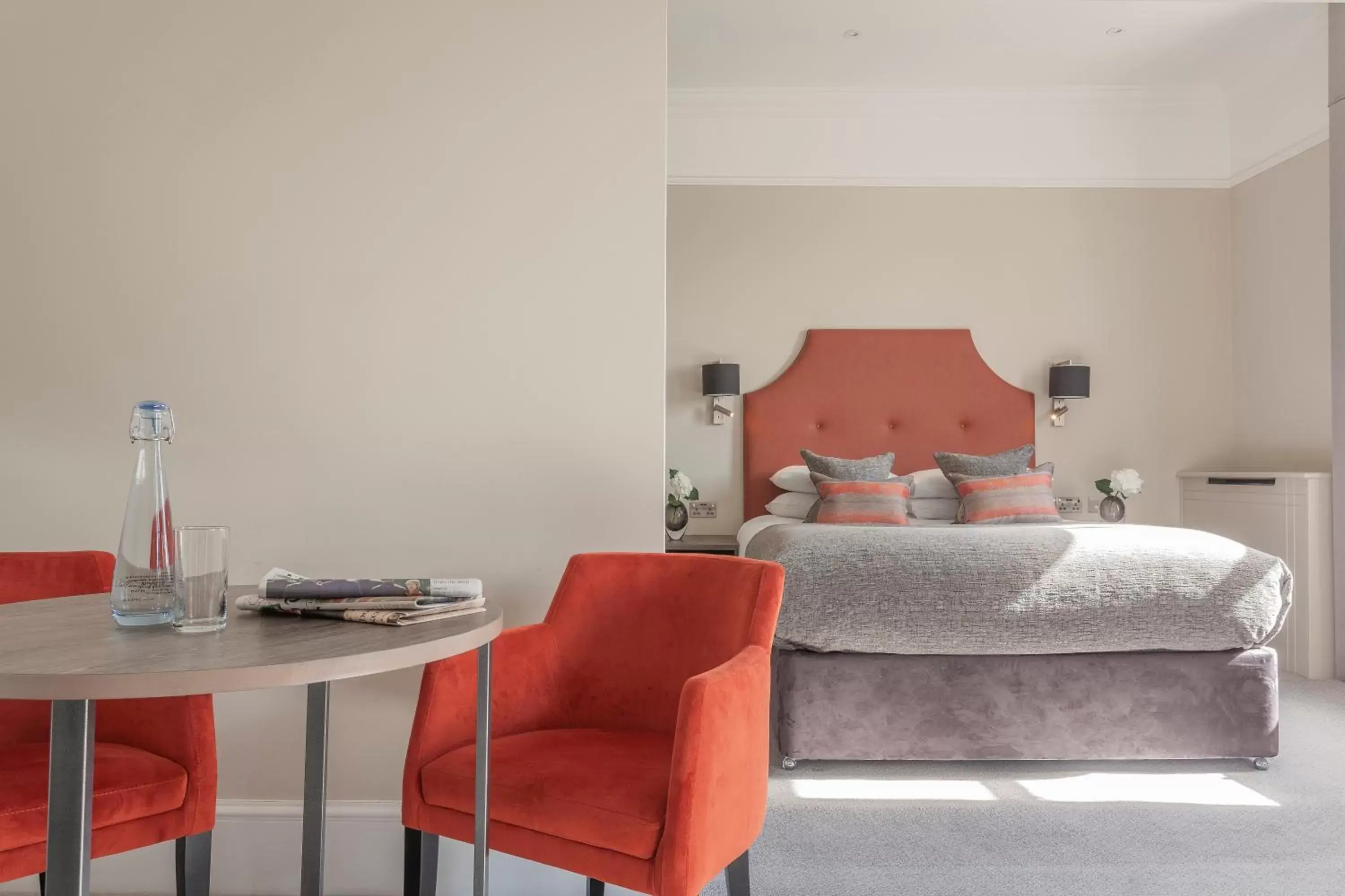 Seating area, Bed in Oatlands Park Hotel