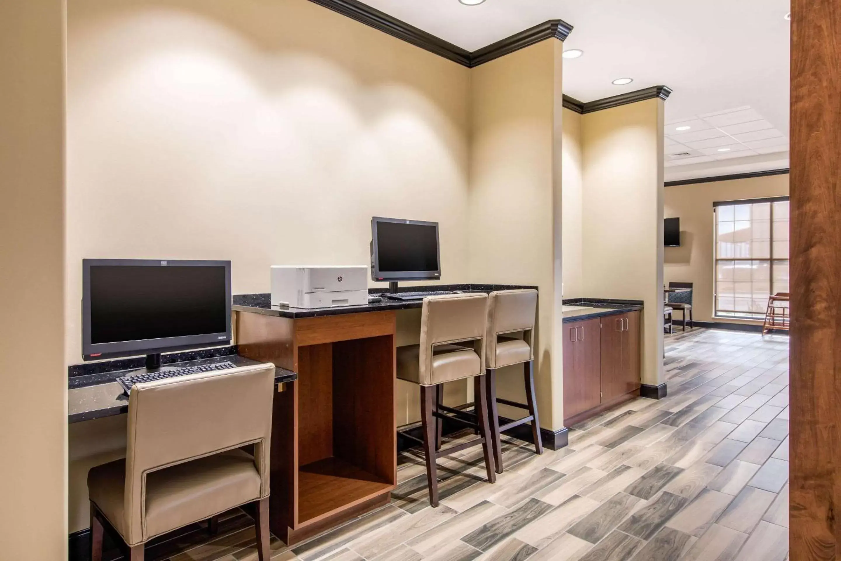 On site, TV/Entertainment Center in Comfort Suites