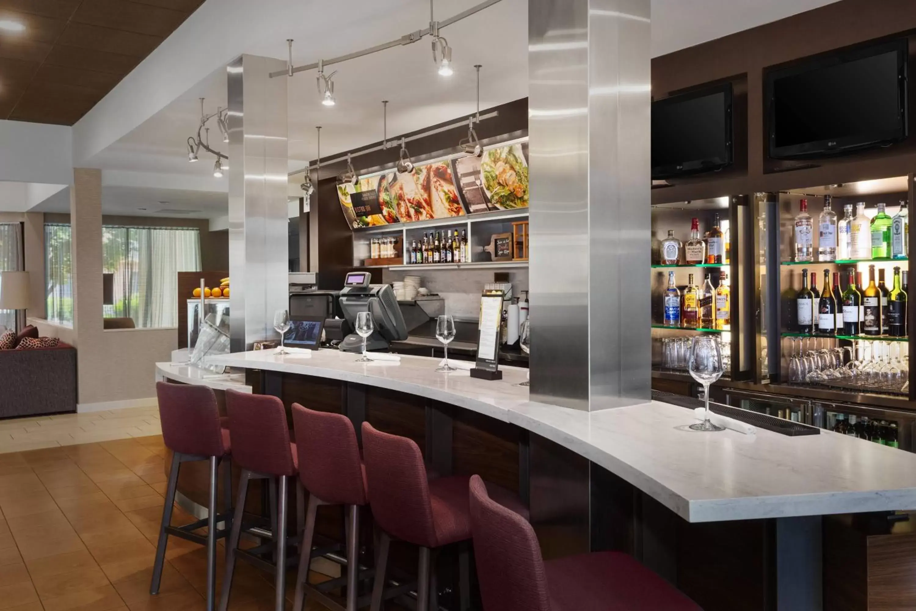 Restaurant/places to eat, Lounge/Bar in Courtyard by Marriott Fishkill