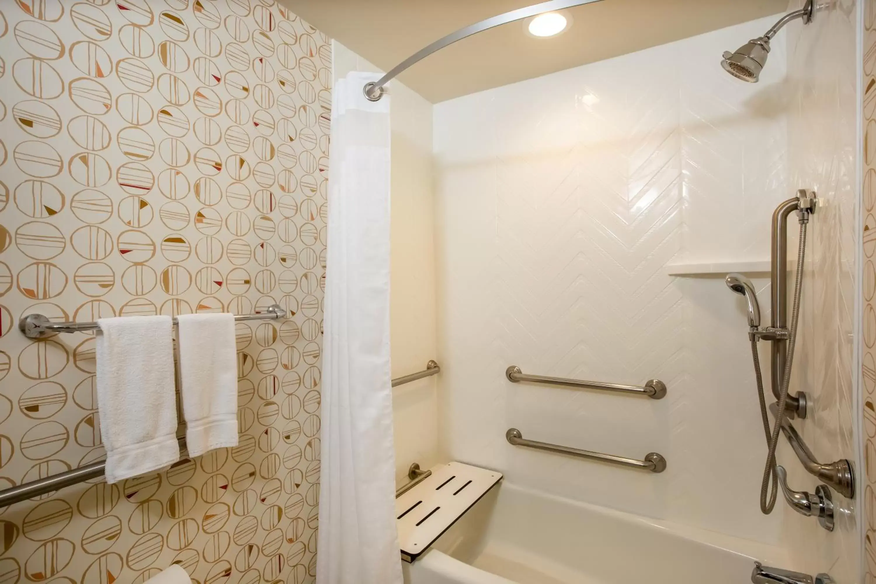 Bath, Bathroom in Holiday Inn - Gulfport-Airport, an IHG Hotel