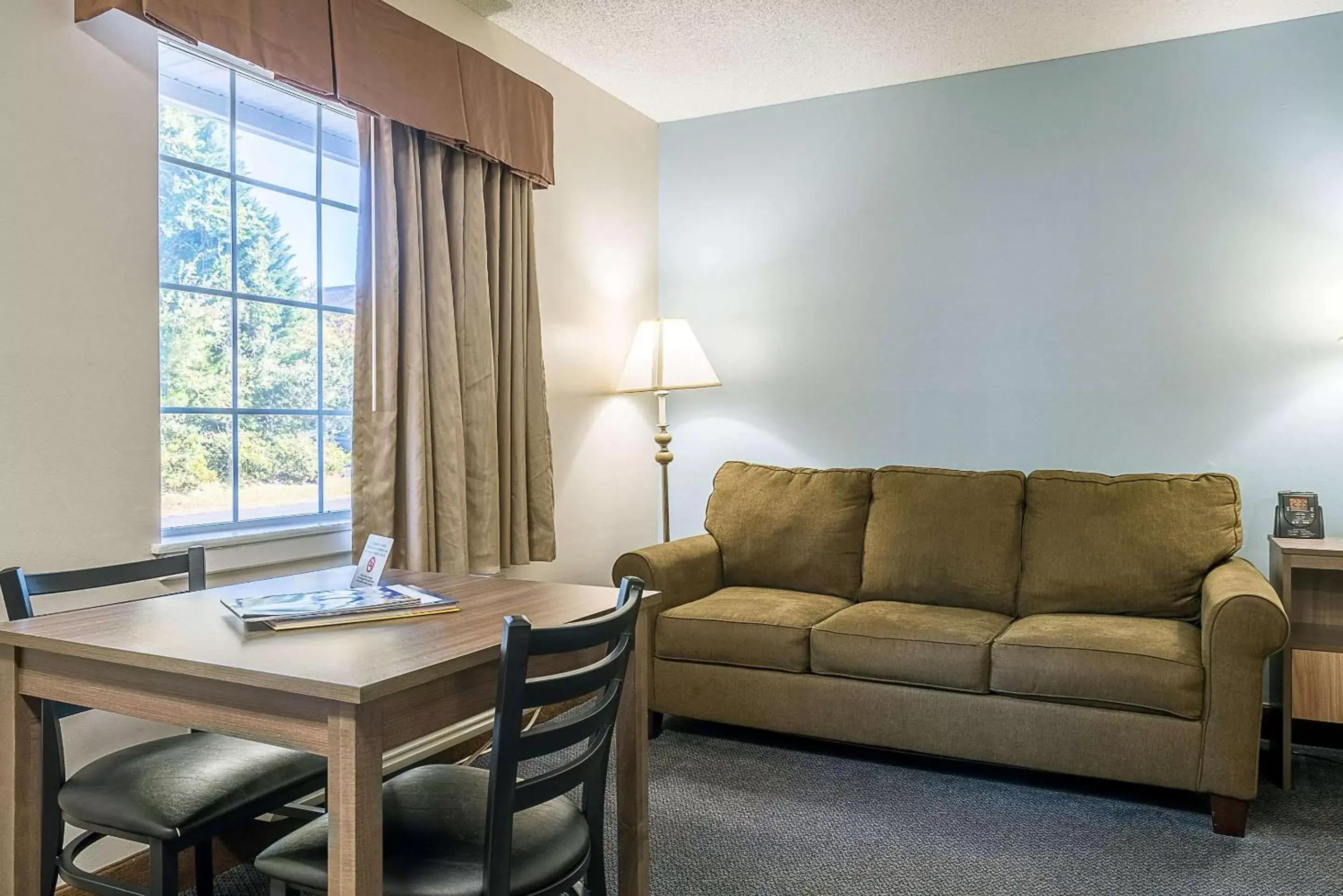 Living room, Seating Area in Suburban Studios of Wilmington