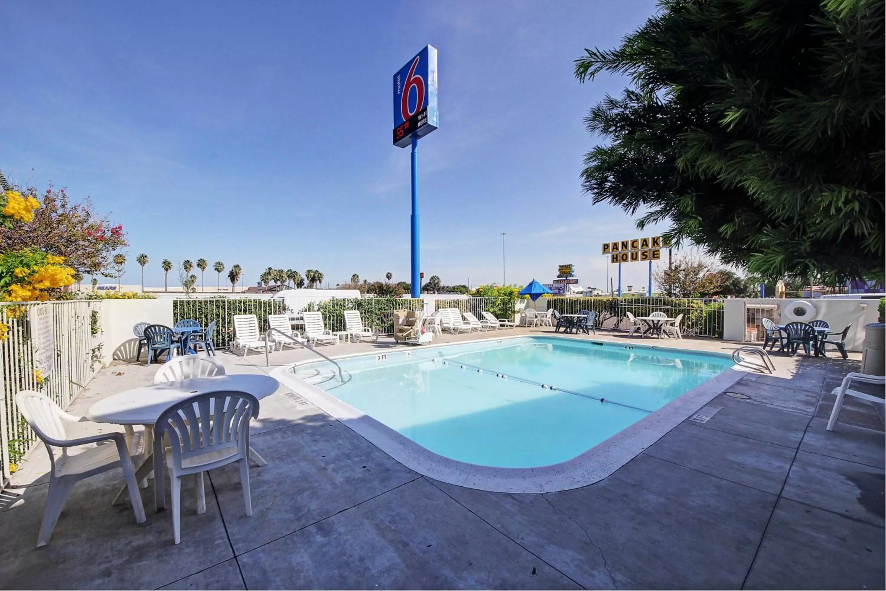 Swimming pool in Motel 6-Laredo, TX - South