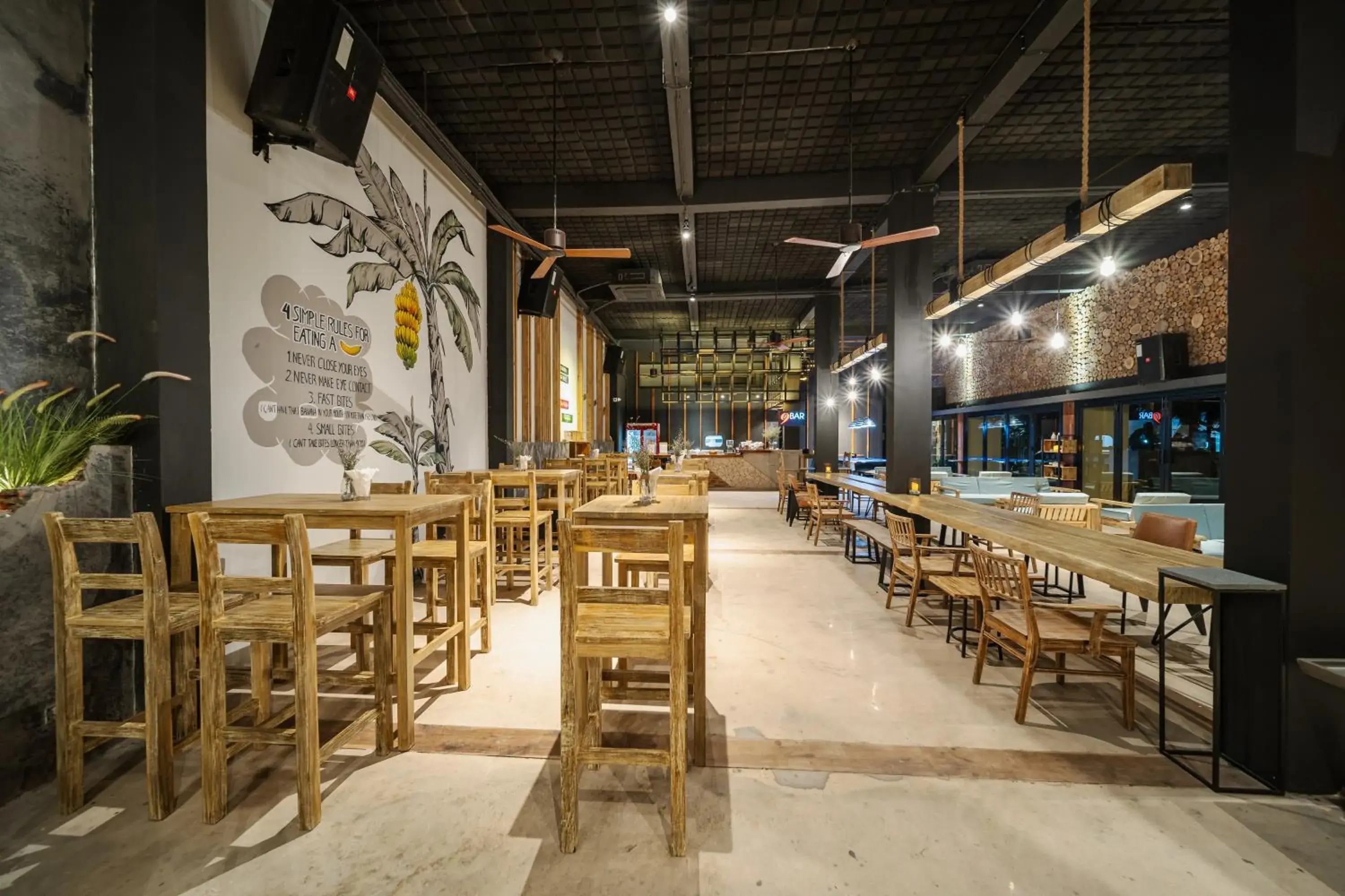 Restaurant/Places to Eat in 9Station Hostel & Bar Phu Quoc                                                              