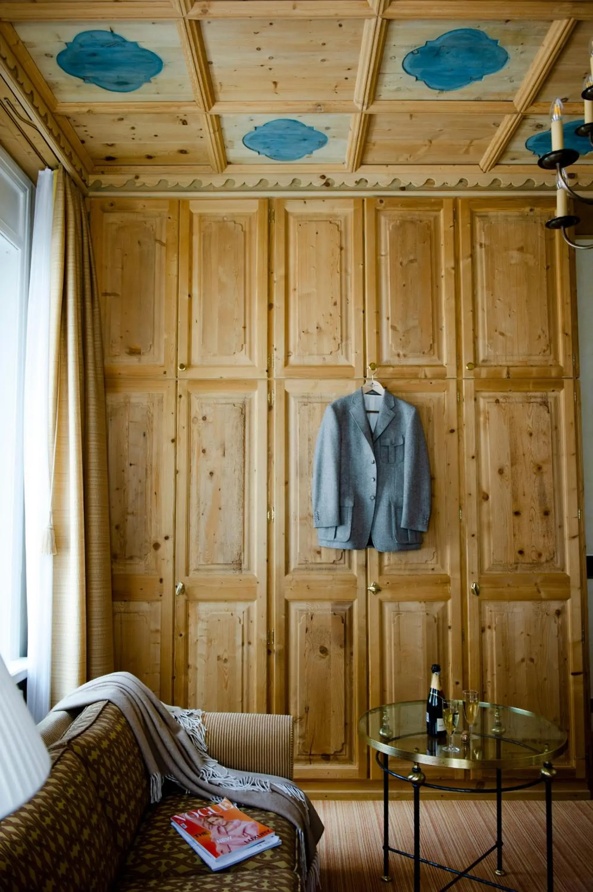 Living room, Bed in Grand Hotel Kronenhof